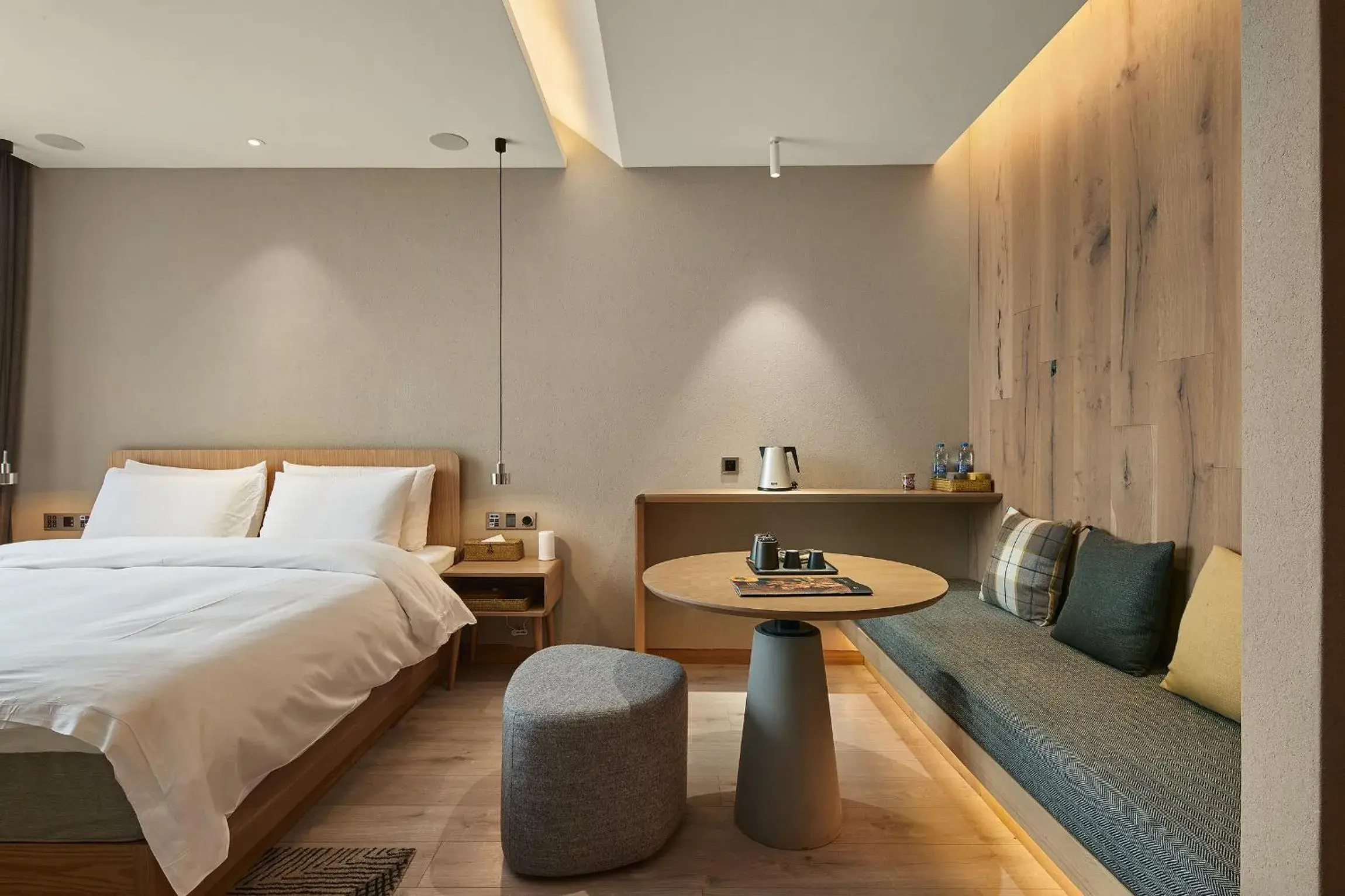 Superior Double Room in EBO Hotel Hangzhou Wulin - 5 mins drive to the West Lake Superior Double Room in EBO Hotel Hangzhou Wulin - 5 mins drive to the West Lake