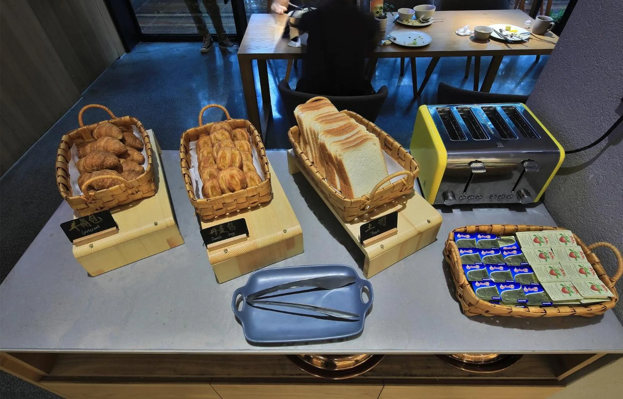 Restaurant/places to eat in EBO Hotel Hangzhou Wulin - 5 mins drive to the West Lake