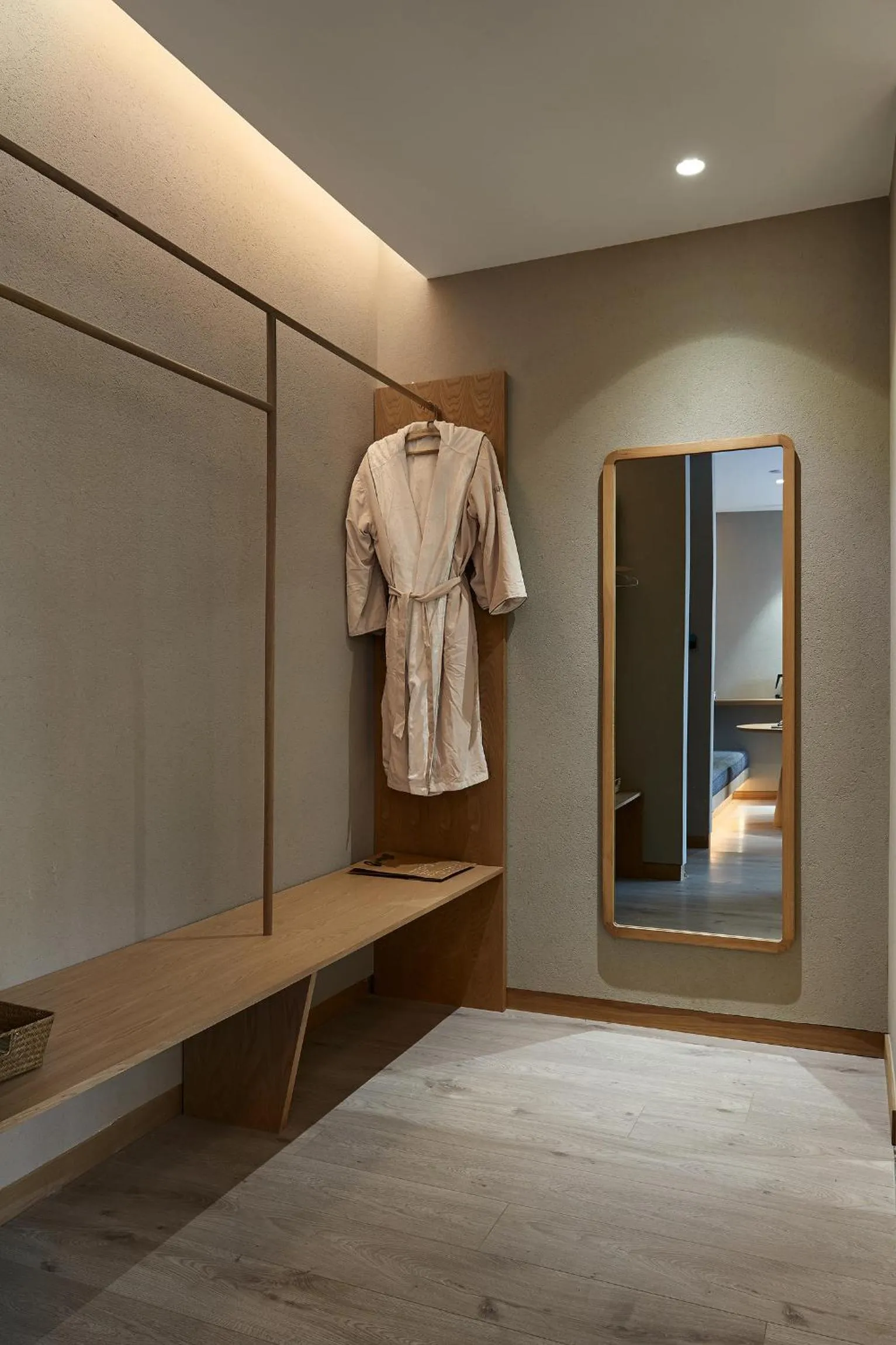 wardrobe in EBO Hotel Hangzhou Wulin - 5 mins drive to the West Lake