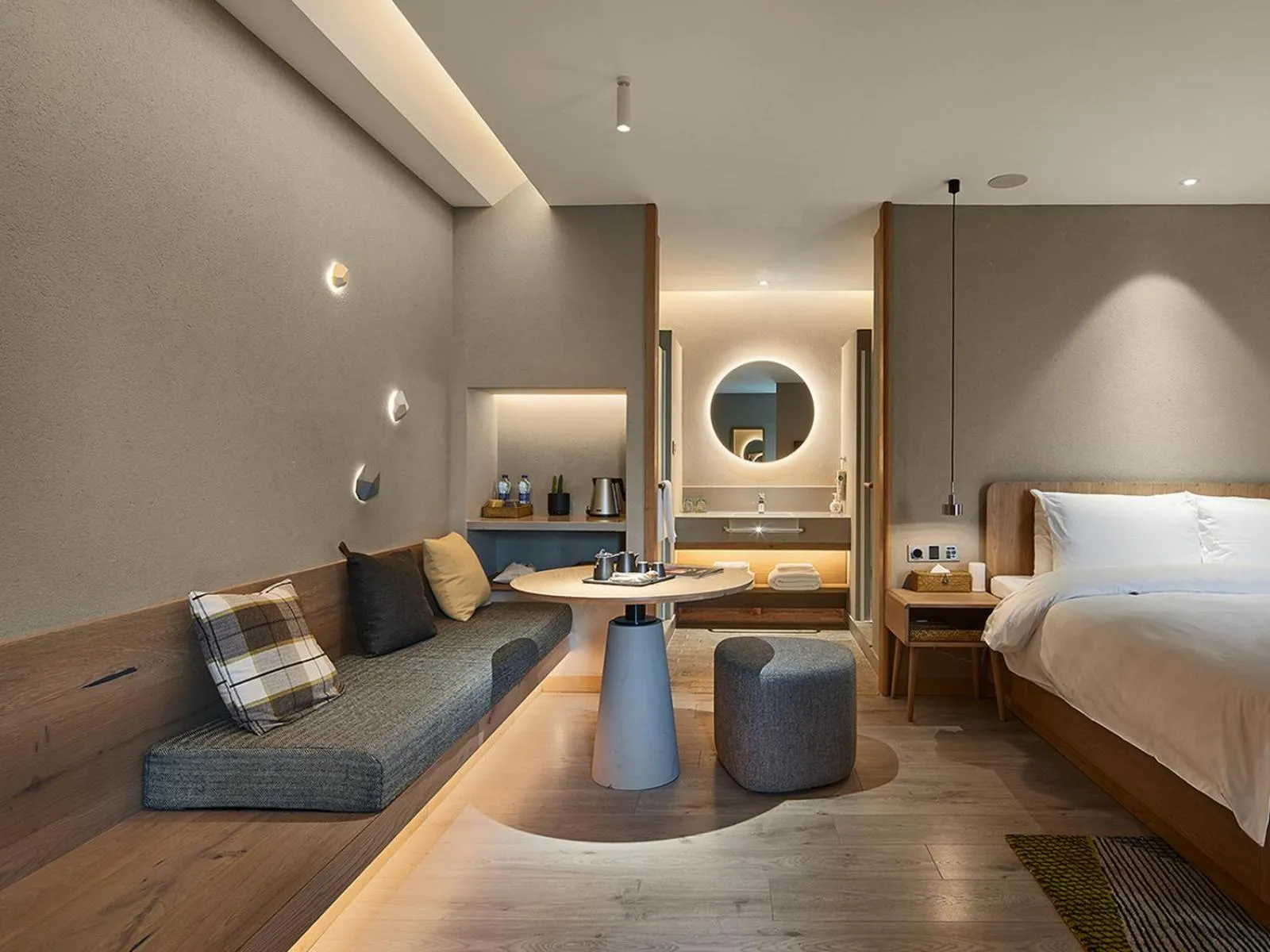 Photo of the whole room, Bed in EBO Hotel Hangzhou Wulin - 5 mins drive to the West Lake