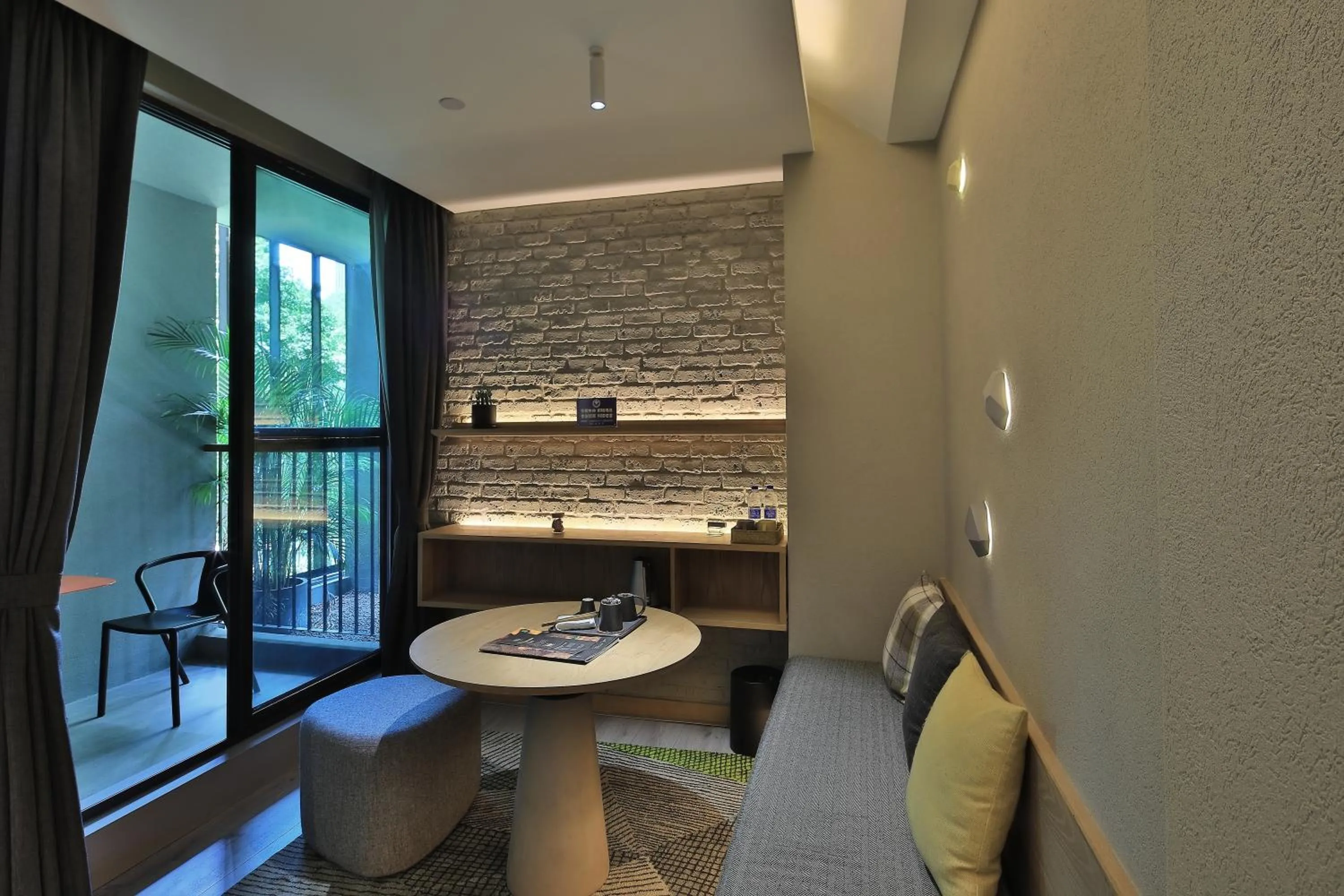 Seating area in EBO Hotel Hangzhou Wulin - 5 mins drive to the West Lake