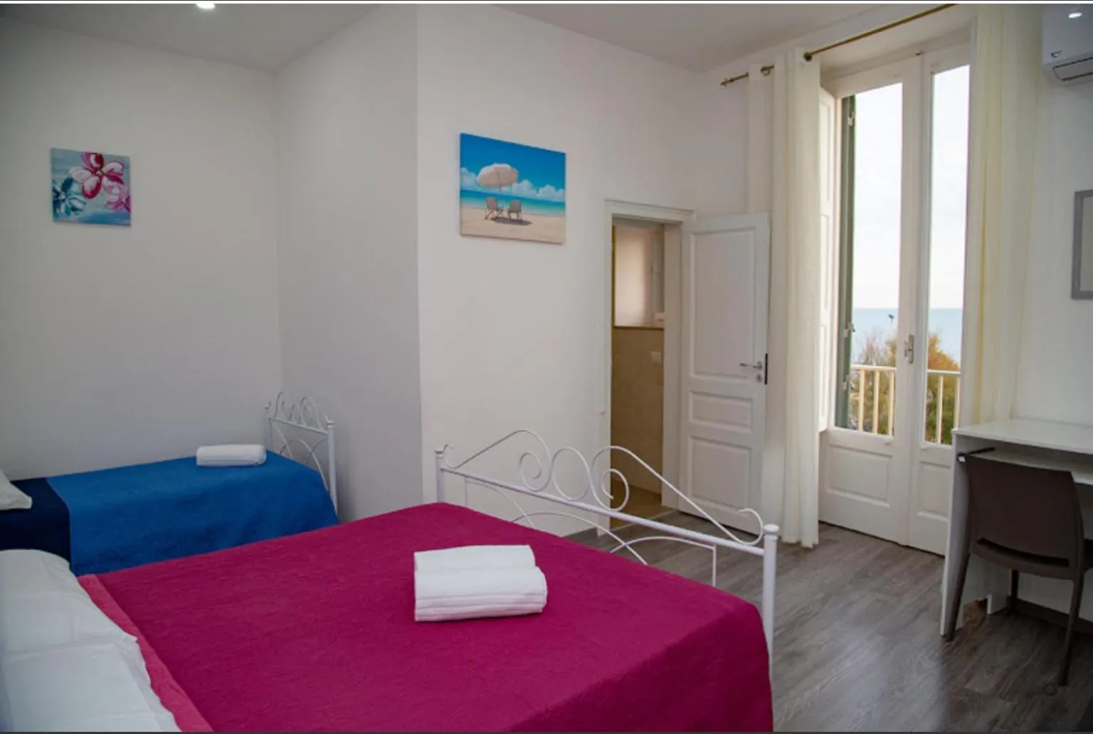 Photo of the whole room, Bed in Sea Beach Pozzallo