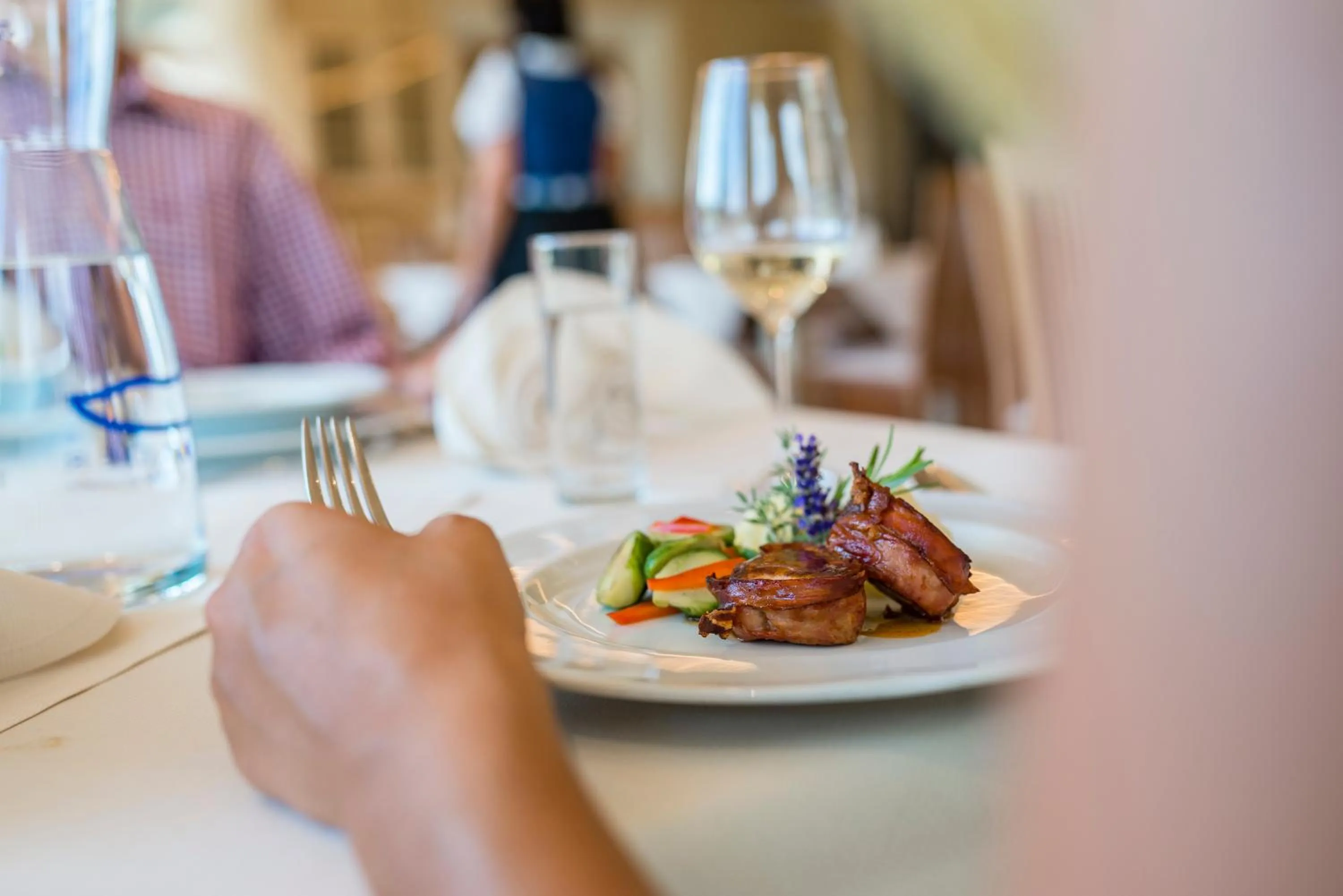 Restaurant/places to eat in Hotel Jonathan