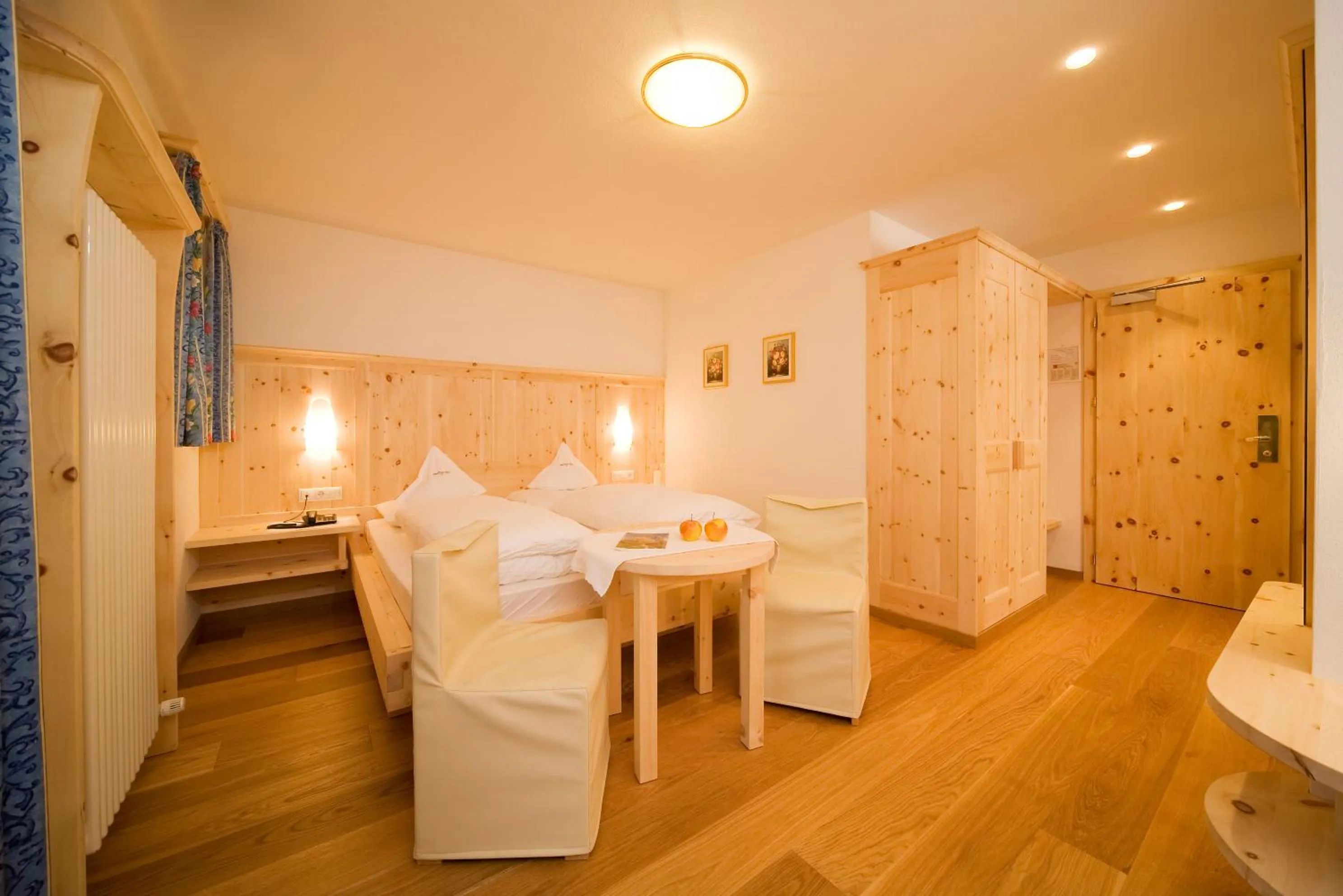 Photo of the whole room, Bed in Hotel Jonathan