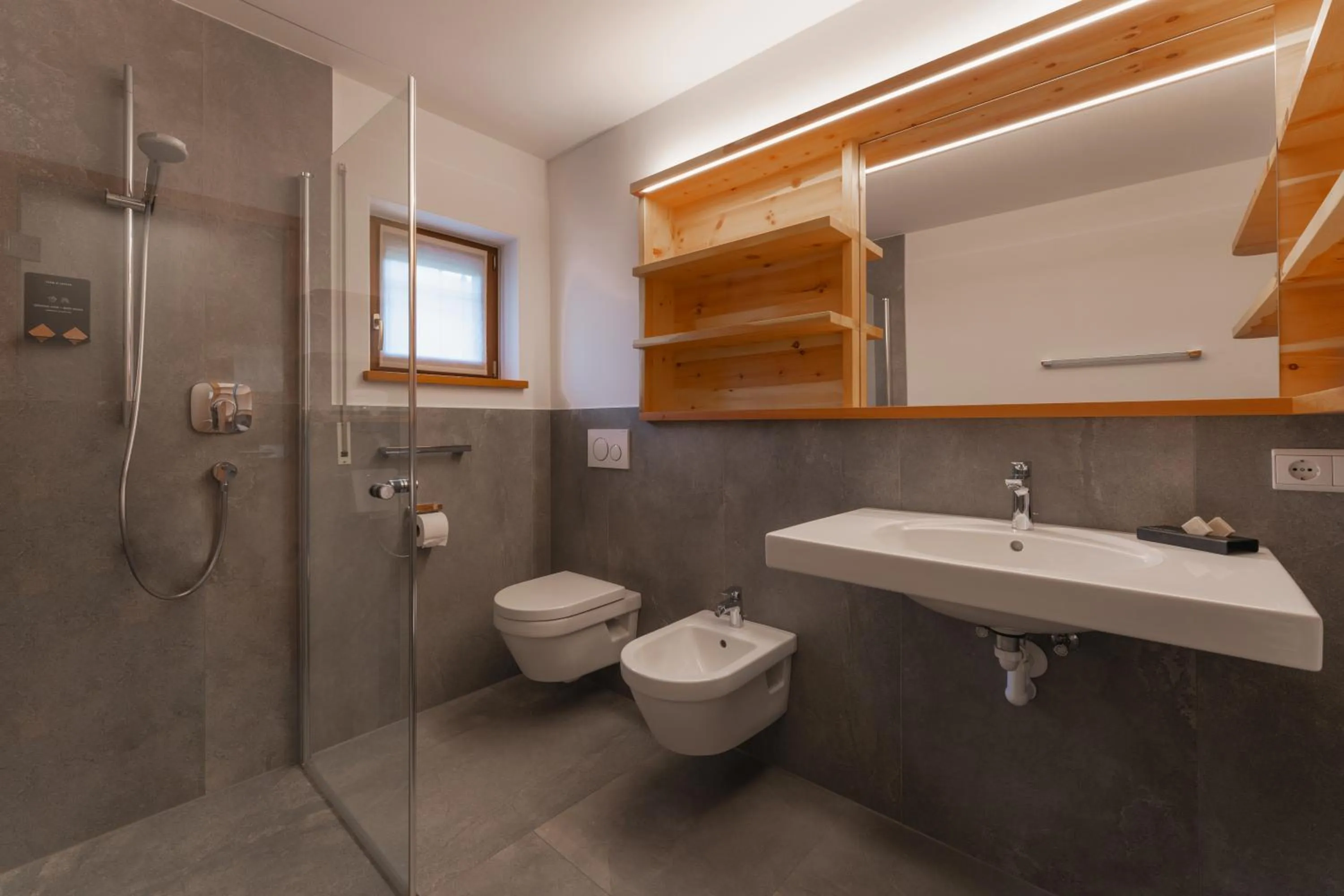 Shower in Hotel Jonathan