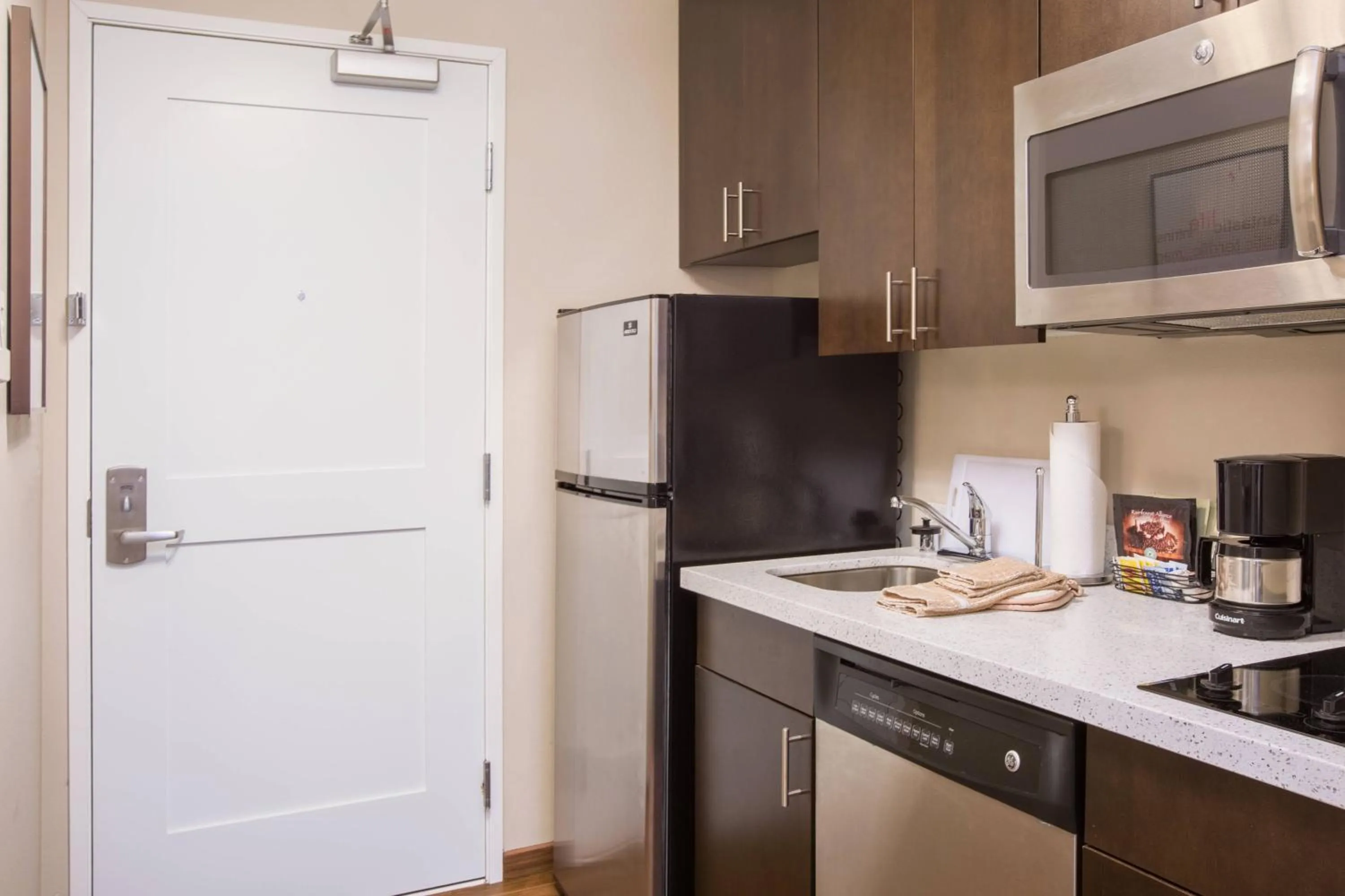 Kitchen or kitchenette in TownePlace Suites by Marriott Olympia
