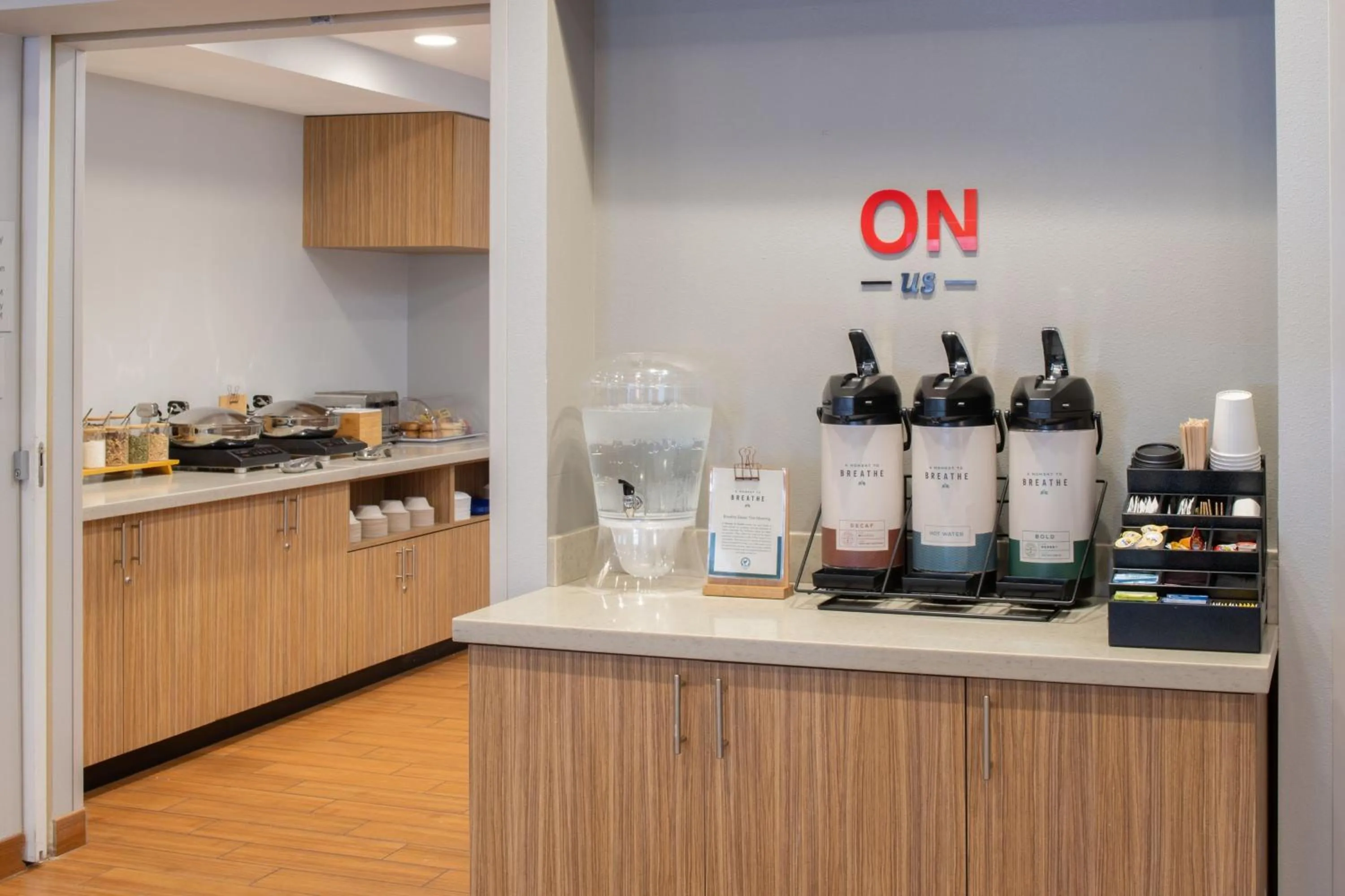 Lounge or bar in TownePlace Suites by Marriott Olympia