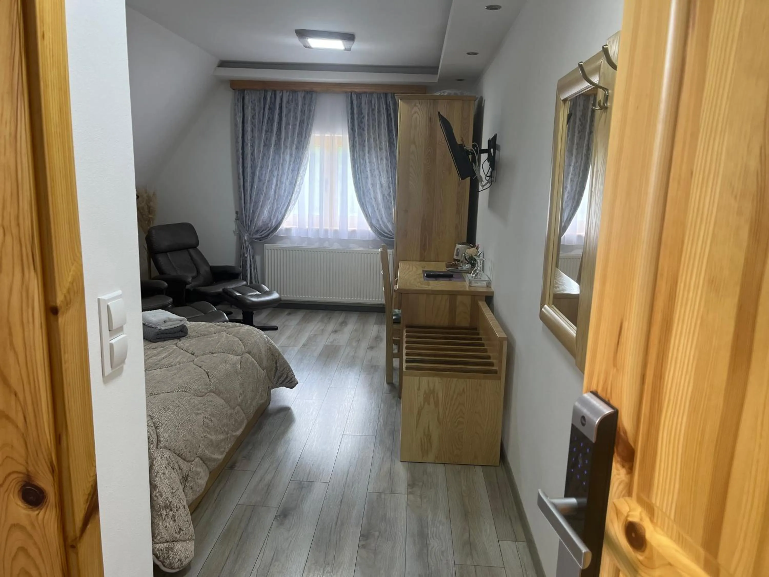 Bed in Rustic Inn River