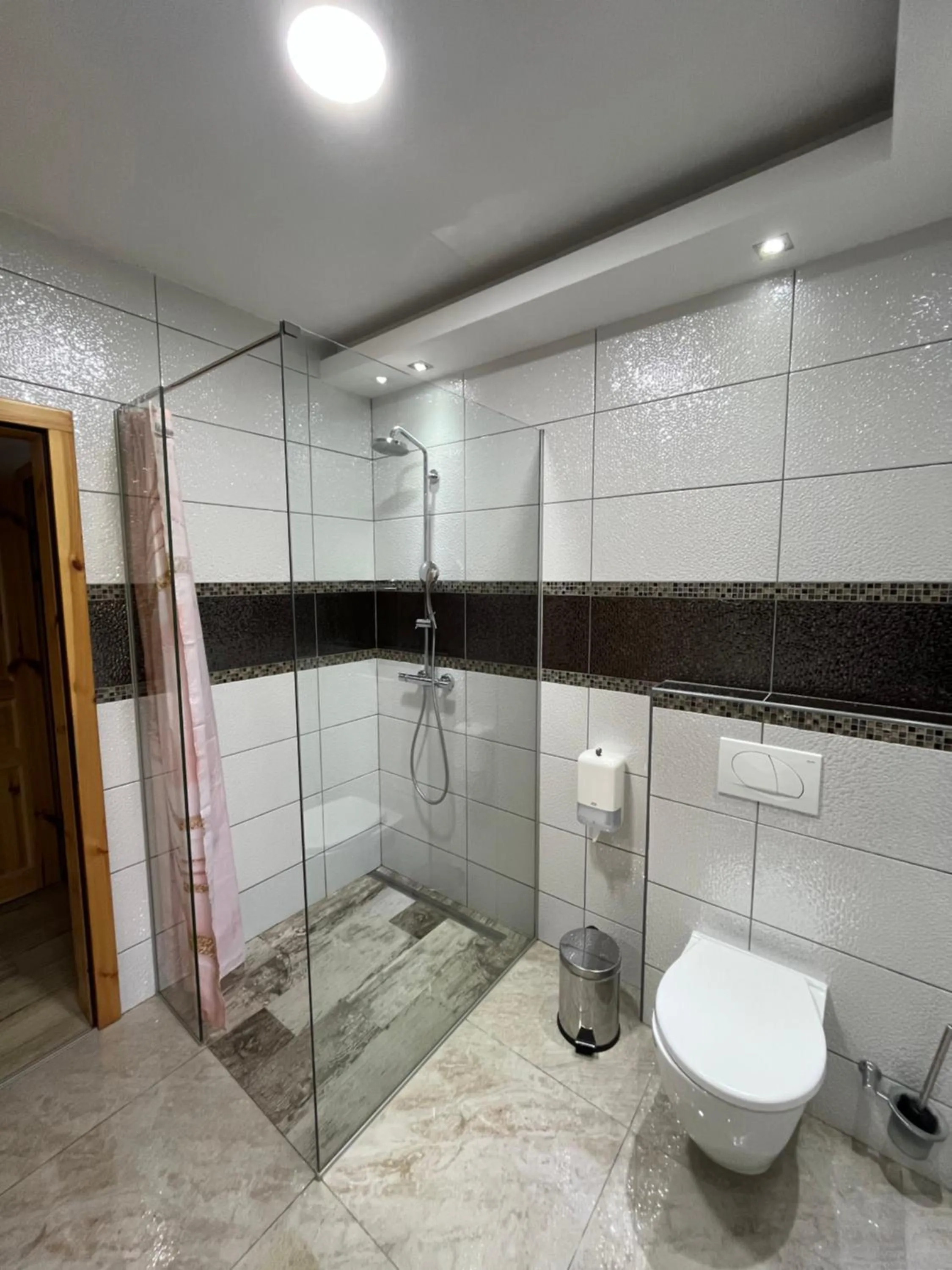 Shower in Rustic Inn River