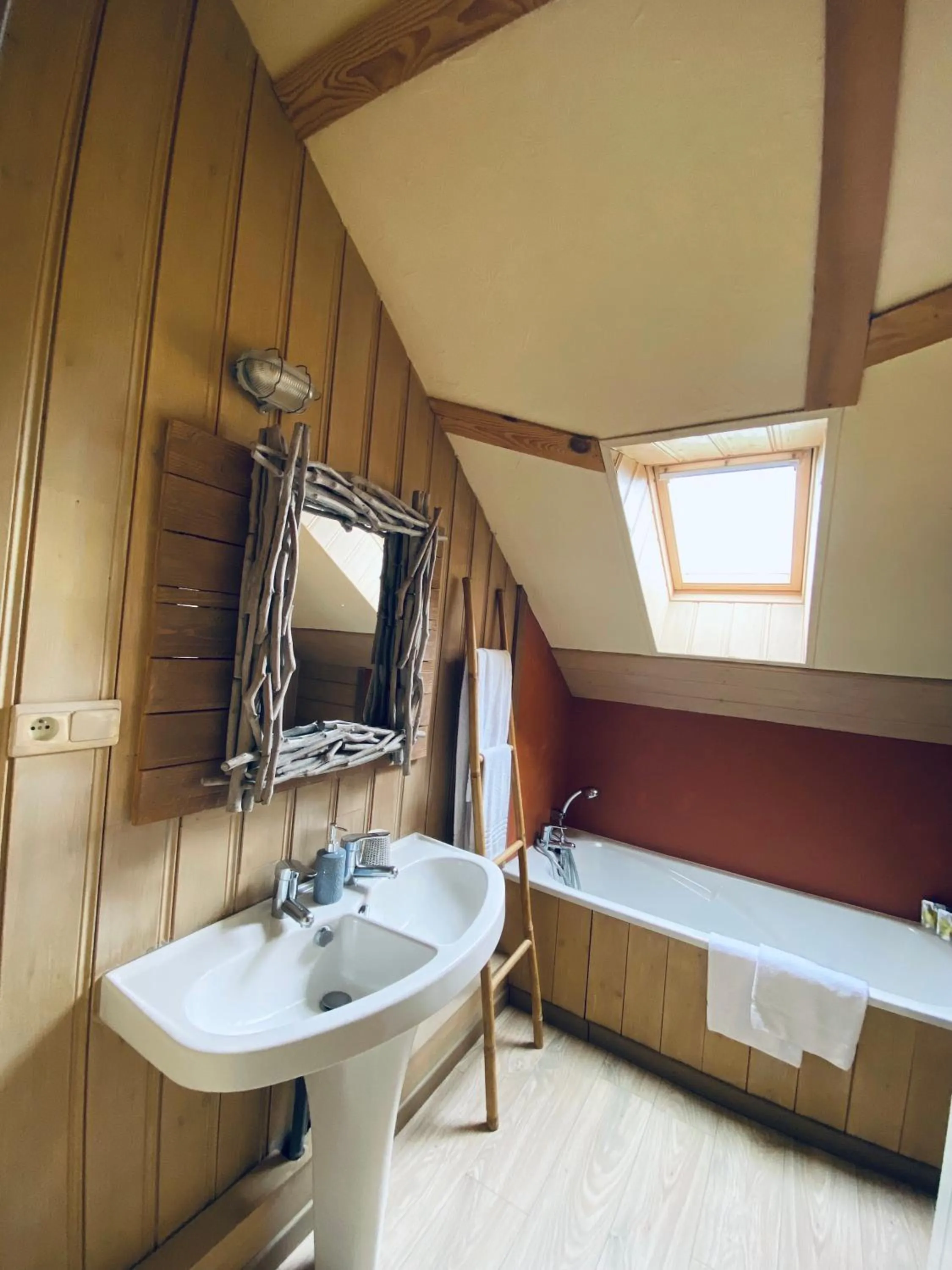 Bathroom, Bed in Le Chalet d'Etienne
