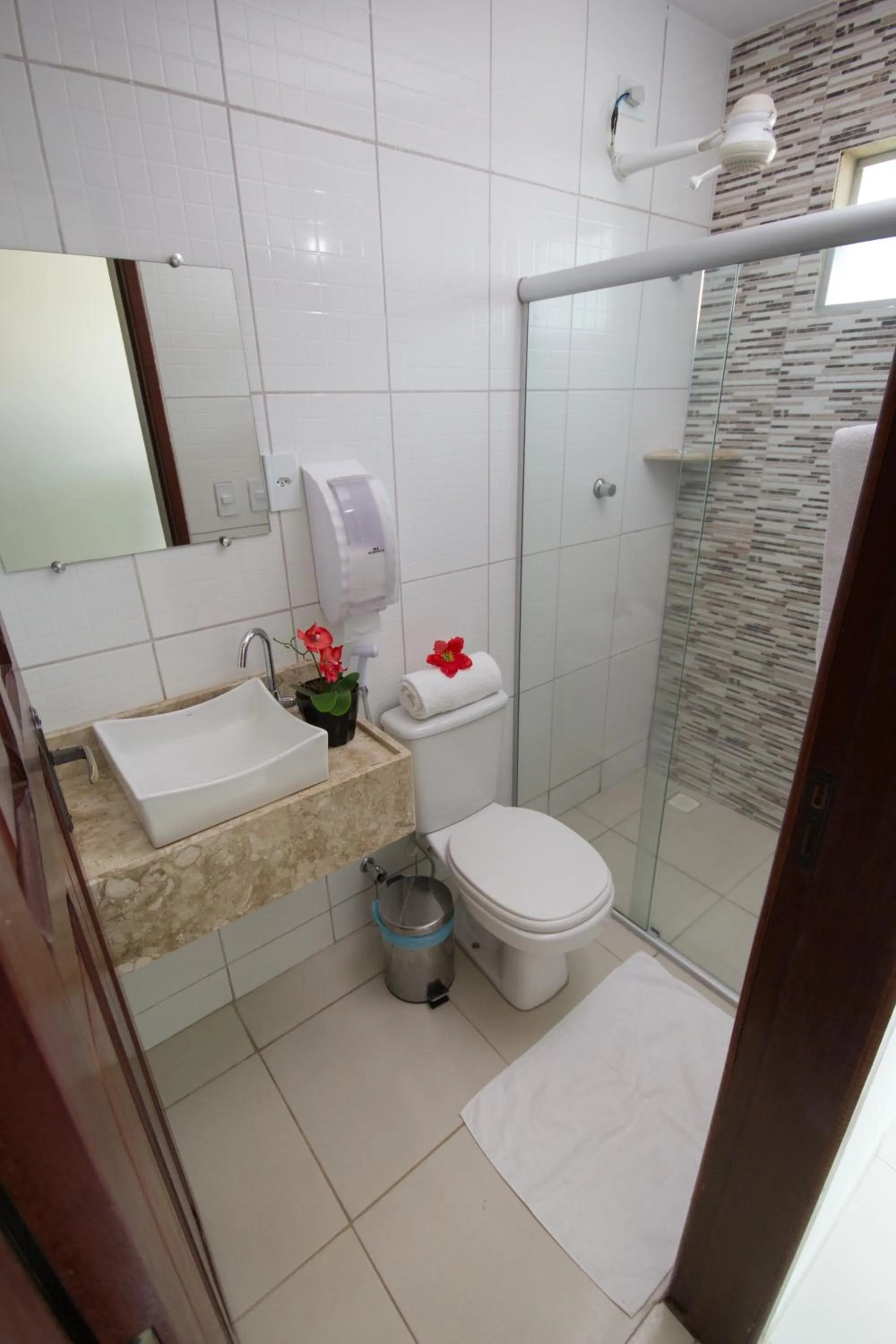 Shower in Pousada Maragolfinho