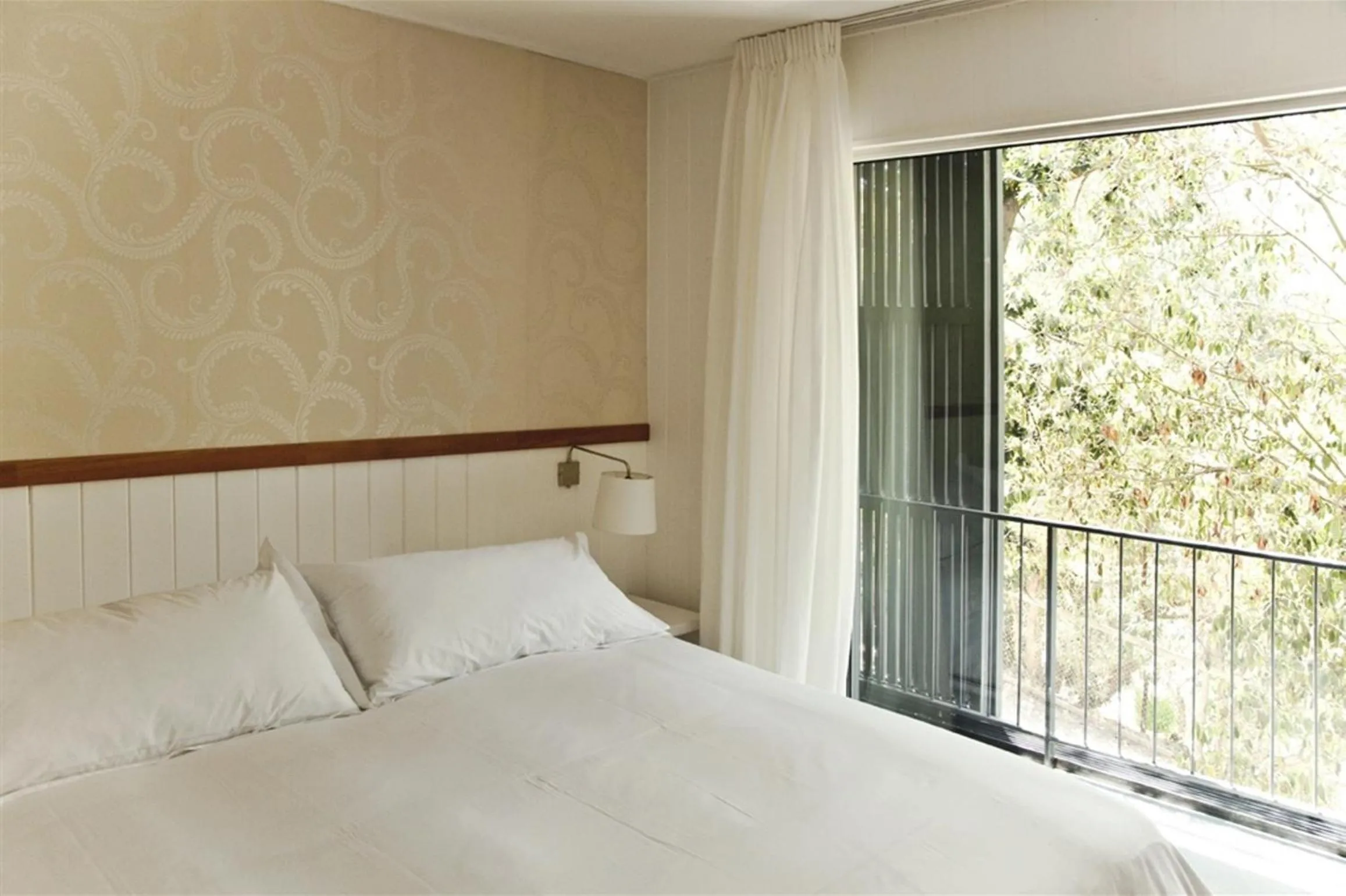 Bedroom, Bed in Hotel Casa Zapallar