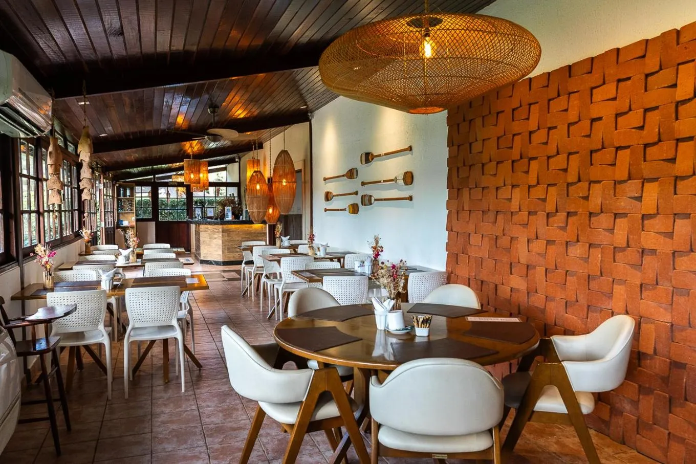 Restaurant/places to eat in Dolphin Hotel