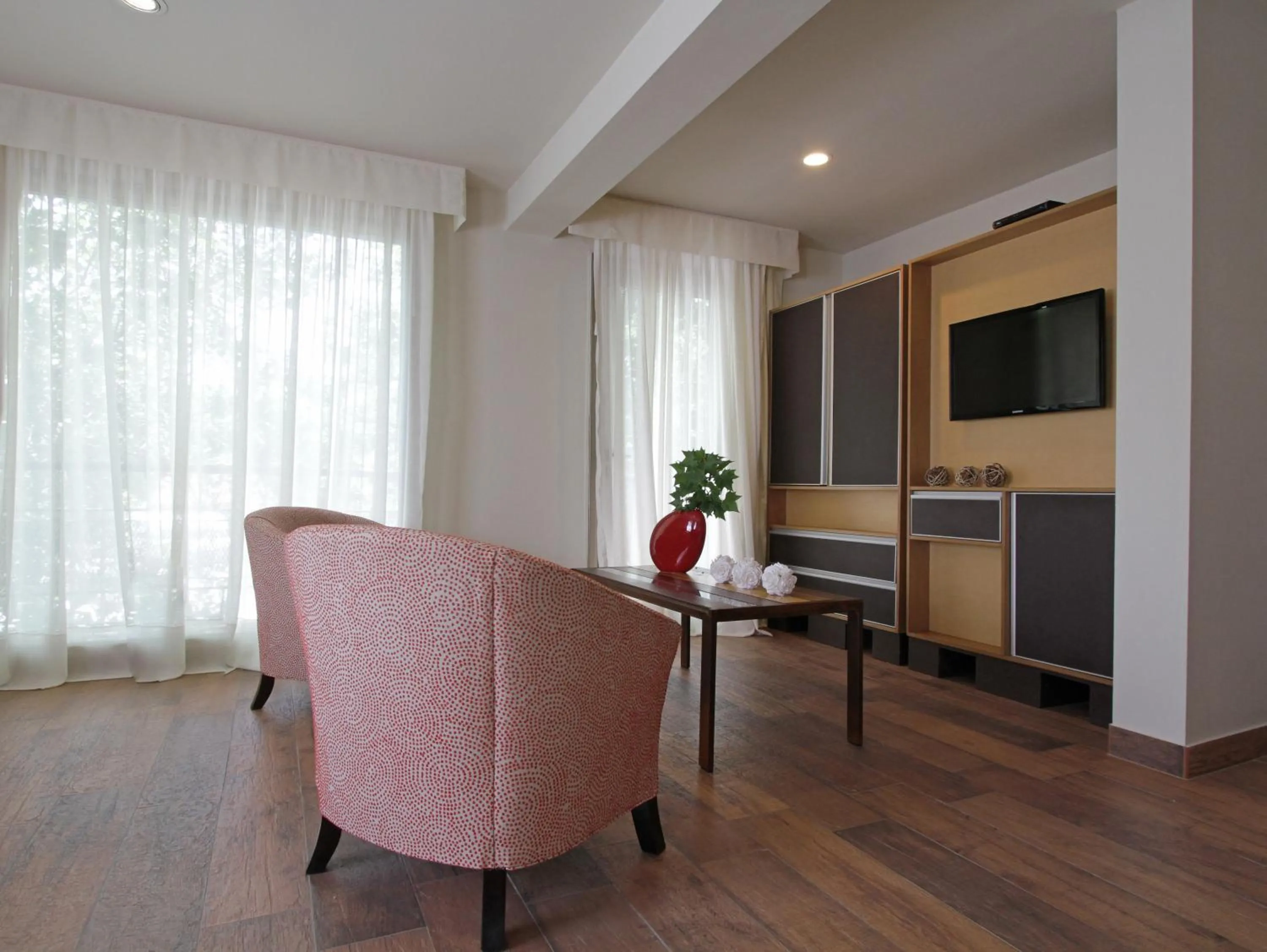 Communal lounge/ TV room in Plaza Paradiso Petit Hotel