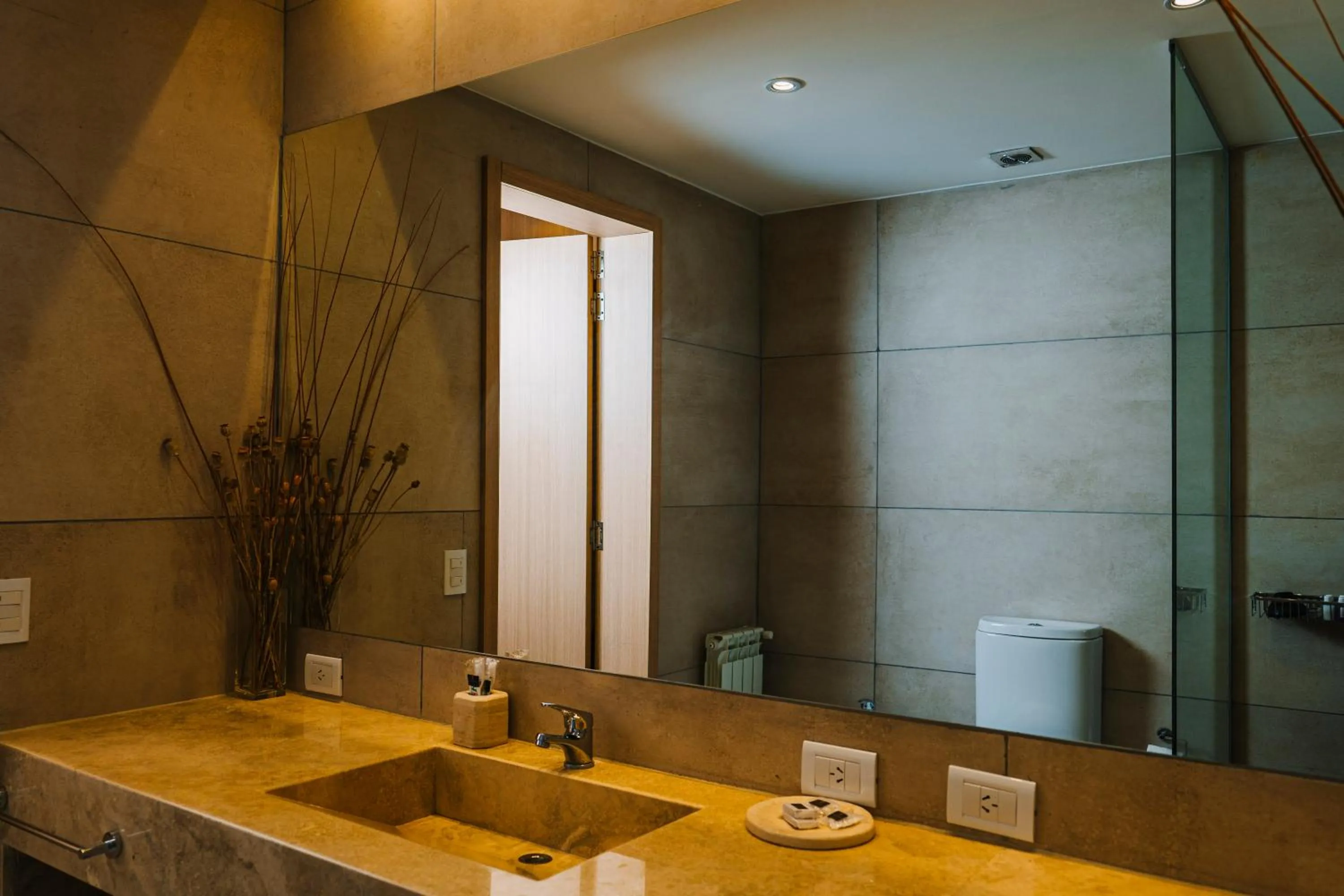 Toilet in Plaza Paradiso Petit Hotel