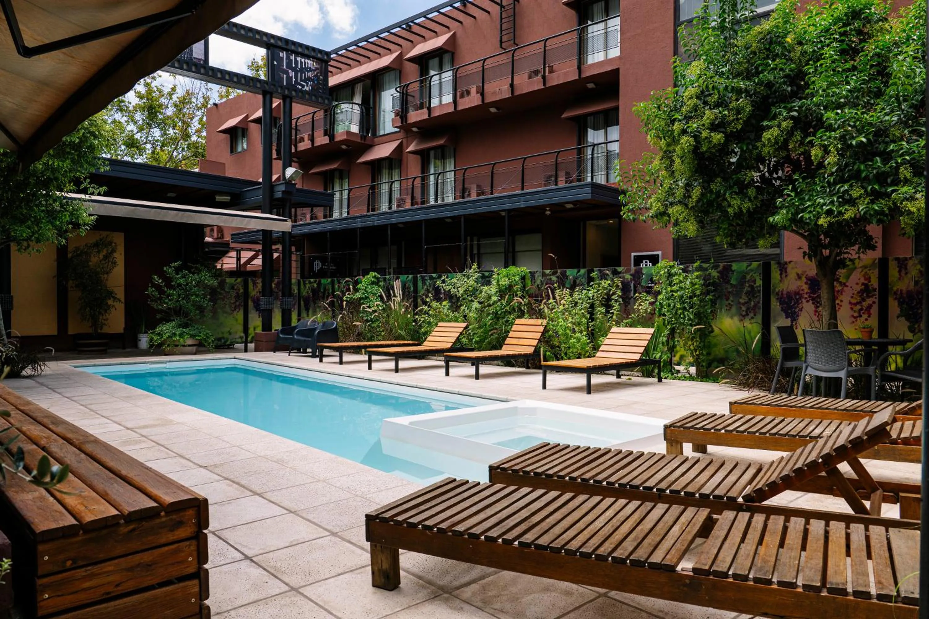 Swimming pool in Plaza Paradiso Petit Hotel