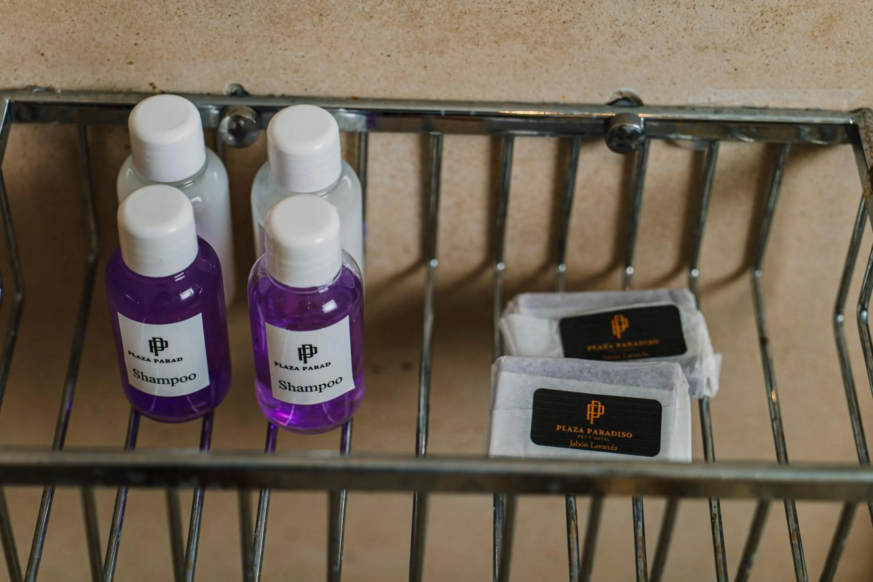 Bathroom in Plaza Paradiso Petit Hotel