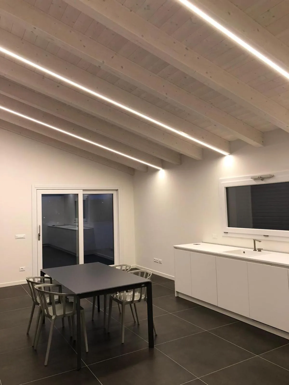 Kitchen or kitchenette in B&B Alma Garda Lake