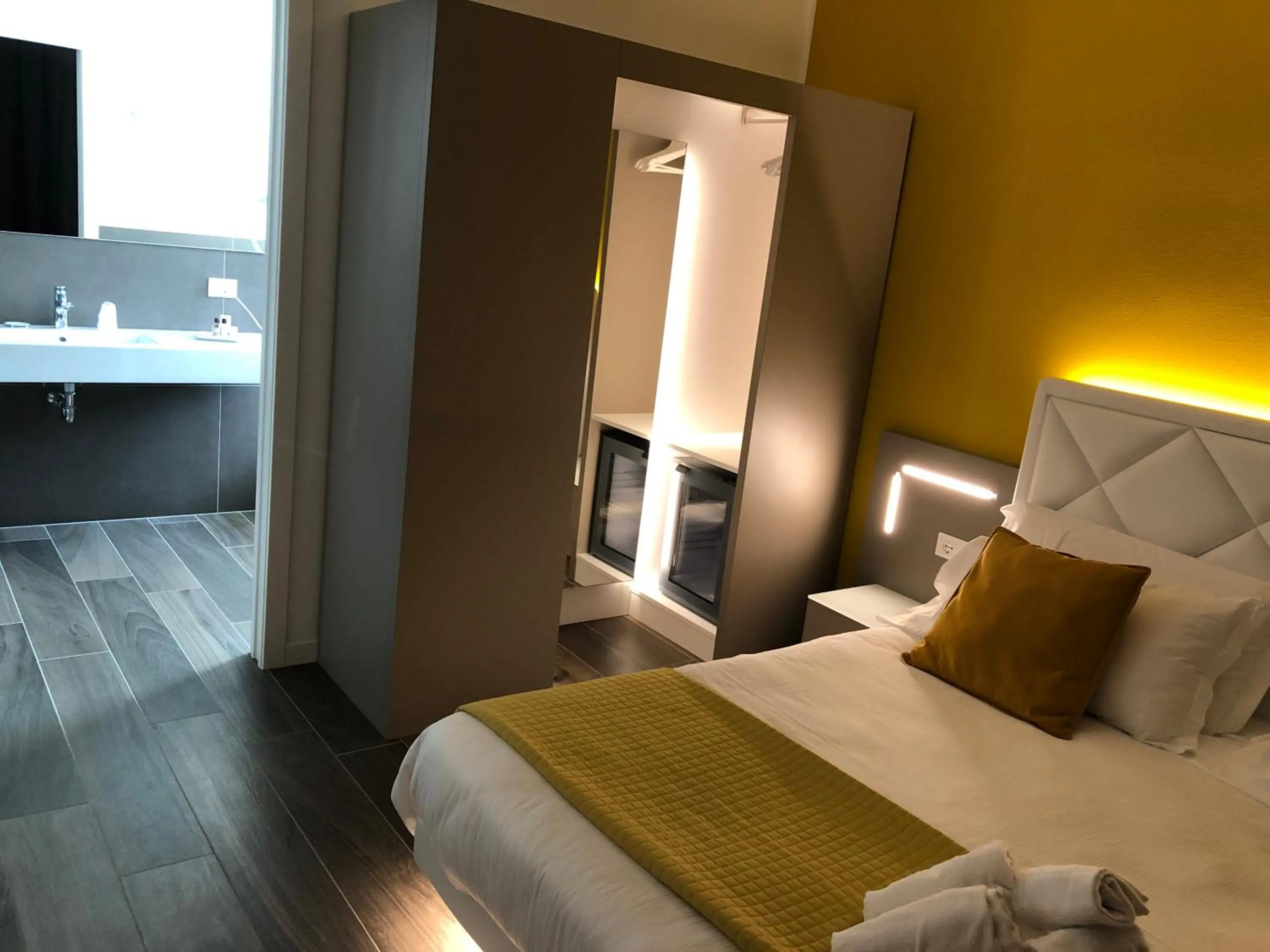 Photo of the whole room, Bed in B&B Alma Garda Lake