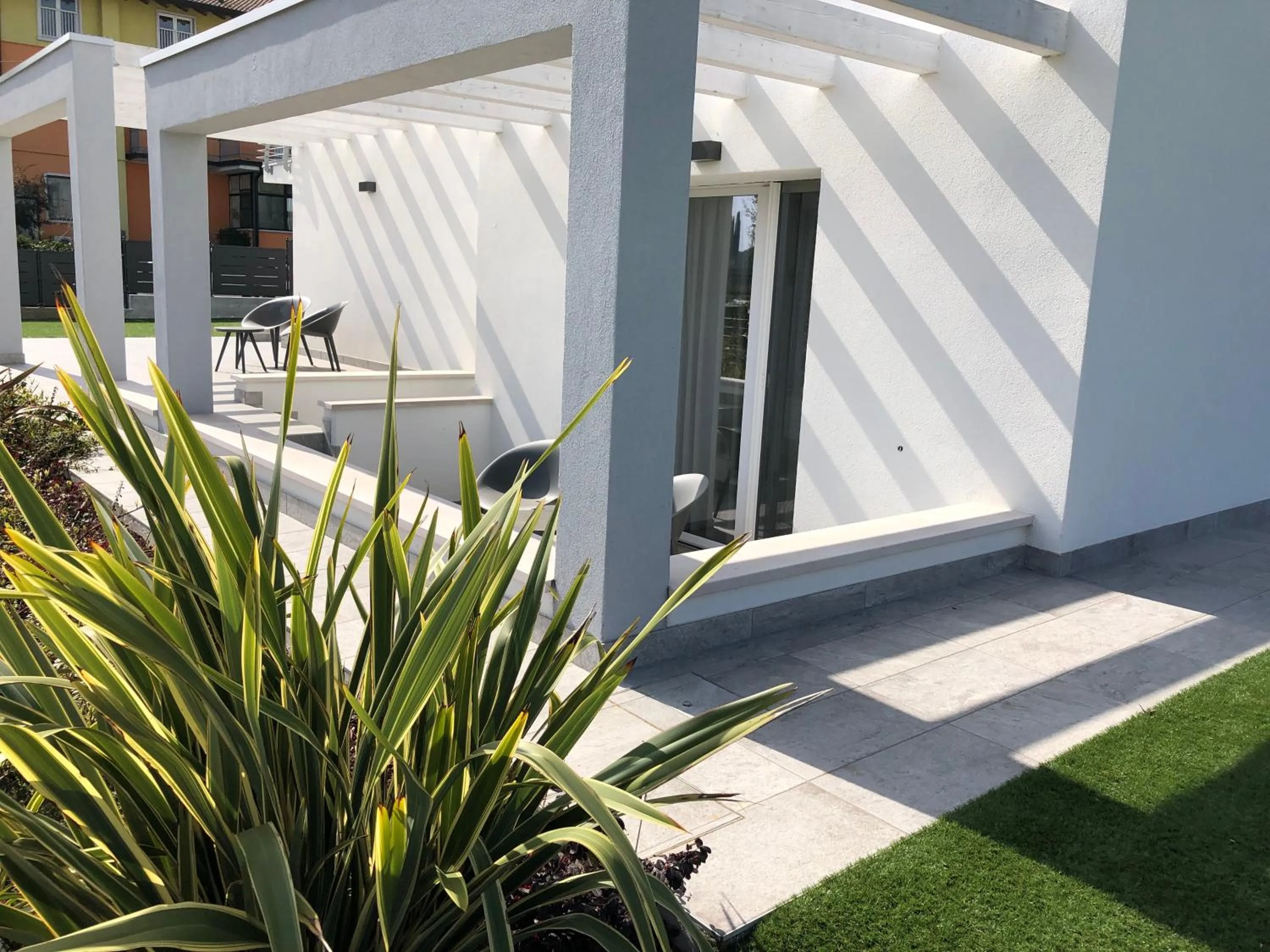 Facade/entrance in B&B Alma Garda Lake