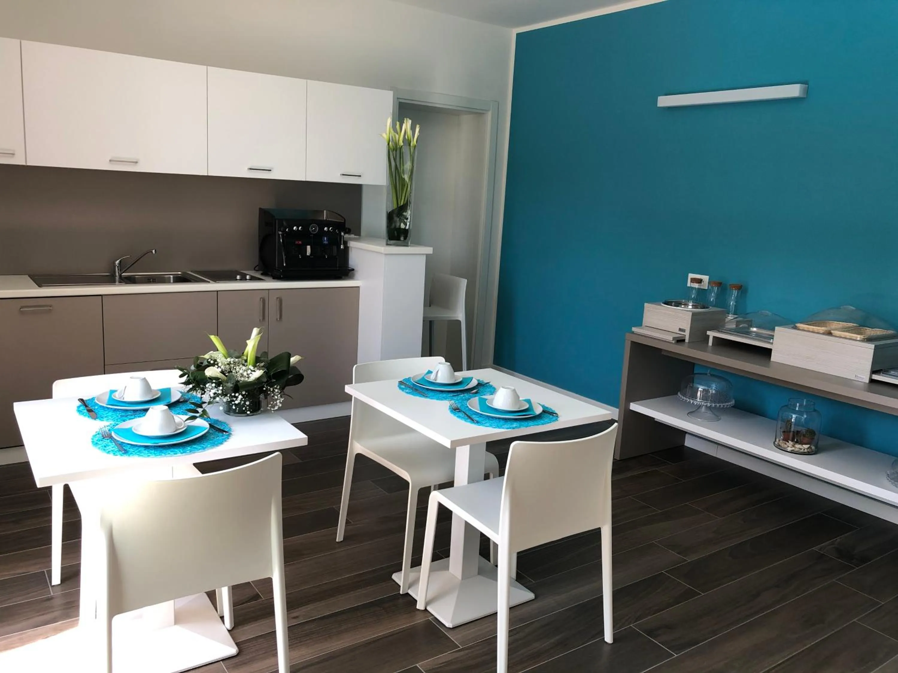 Dining area in B&B Alma Garda Lake