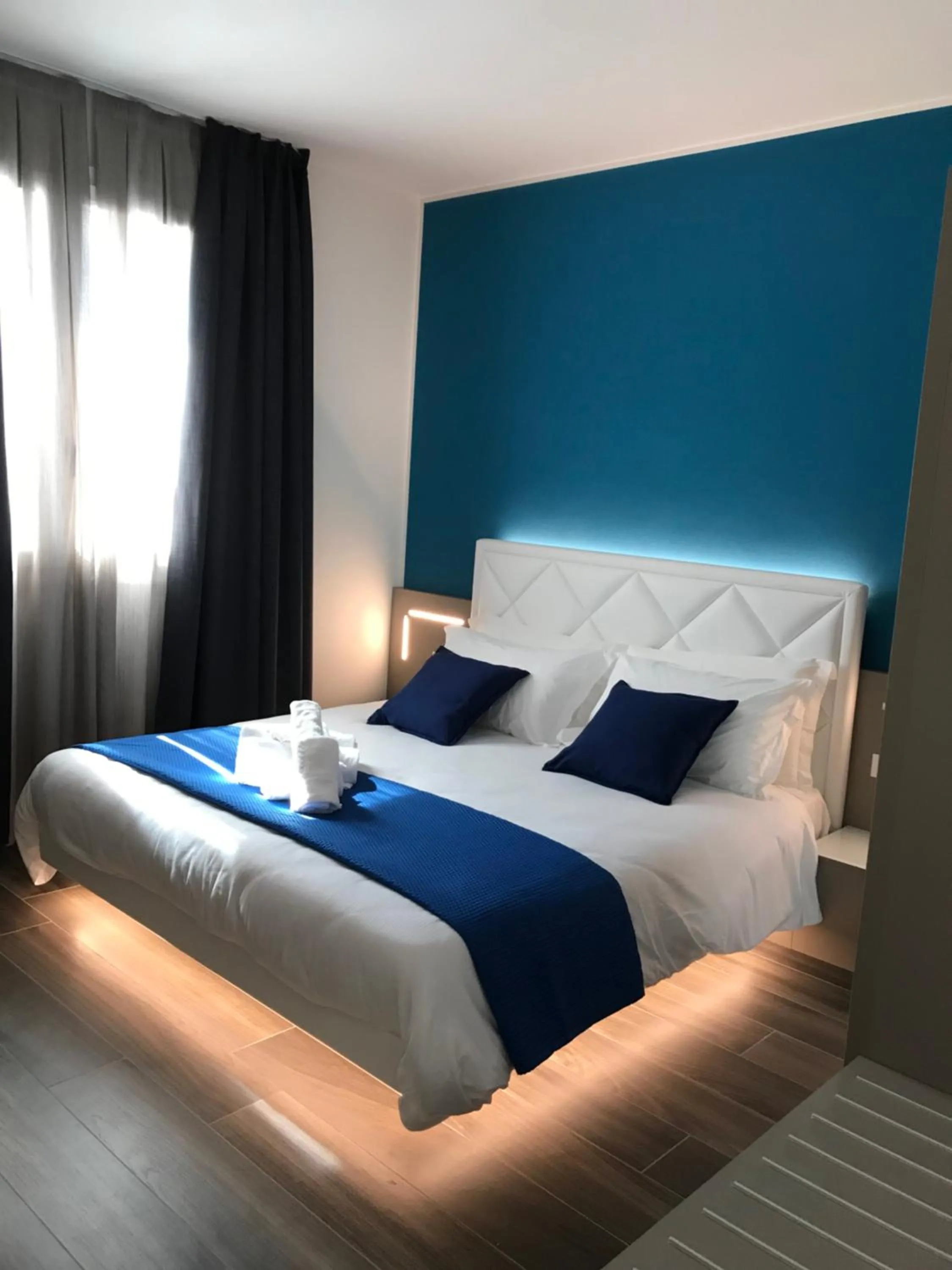 Photo of the whole room, Bed in B&B Alma Garda Lake