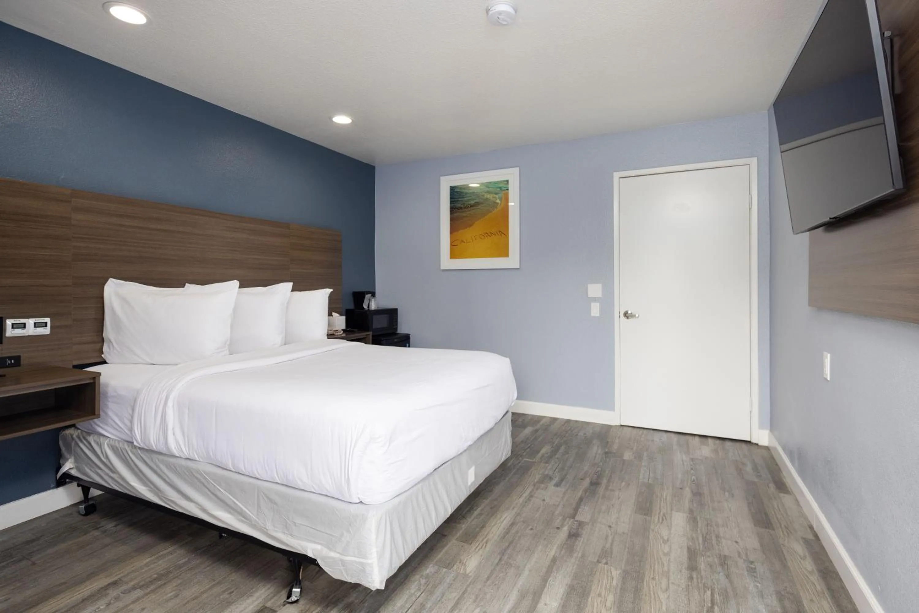 Bed in Days Inn by Wyndham Arroyo Grande Pismo Beach