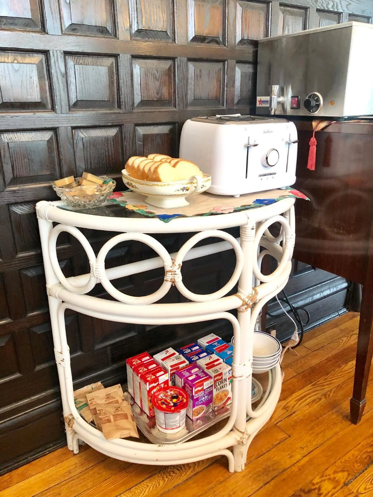 Breakfast in Redwood Bed and Breakfast