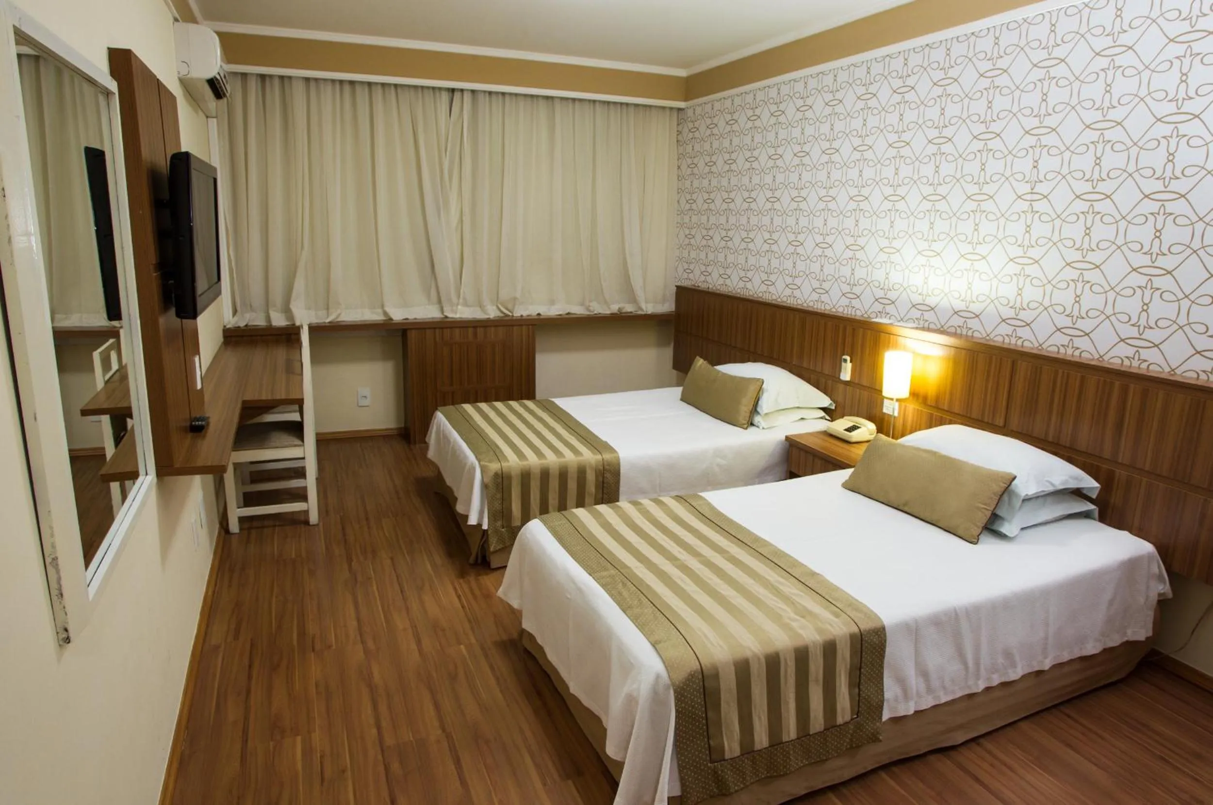 Bed in LEON PARK HOTEL e CONVENÇÕES - Melhor Custo Benefício