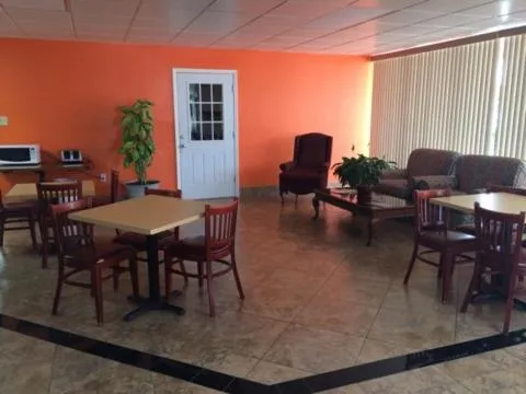 Seating area in Howard Johnson by Wyndham Winter Haven FL