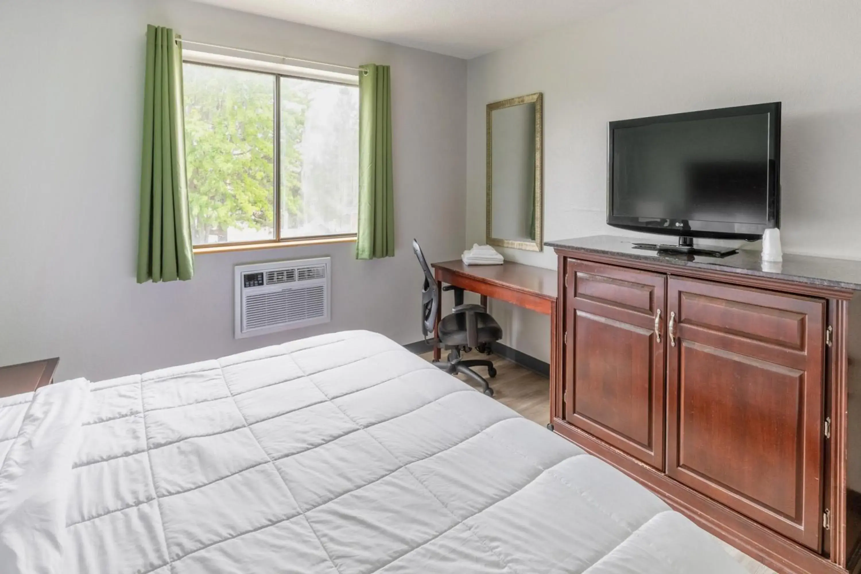 King Room in Super Inn by OYO Lansing MI King Room in Super Inn by OYO Lansing MI