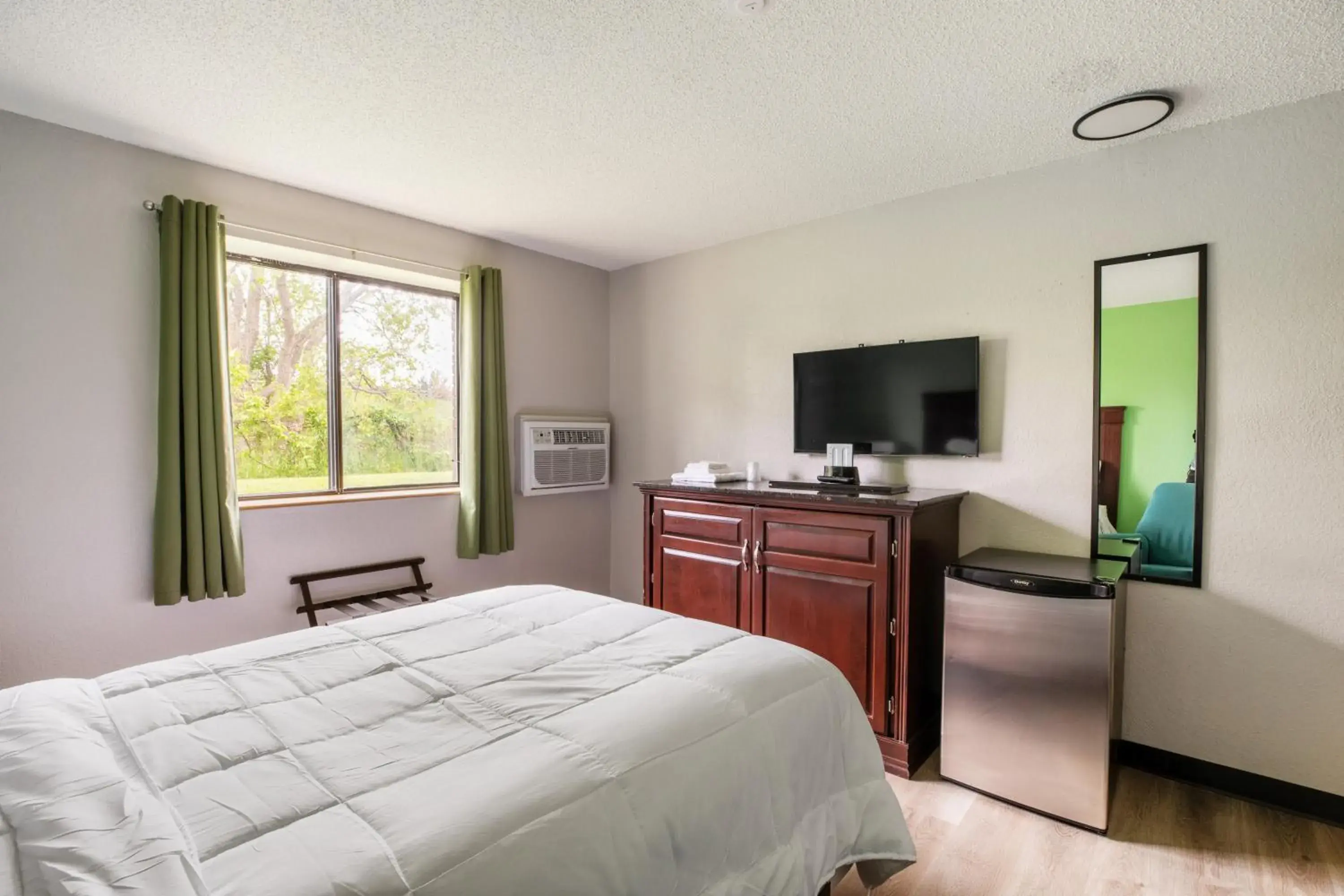 Double Room with Two Double Beds in Super Inn by OYO Lansing MI Double Room with Two Double Beds in Super Inn by OYO Lansing MI