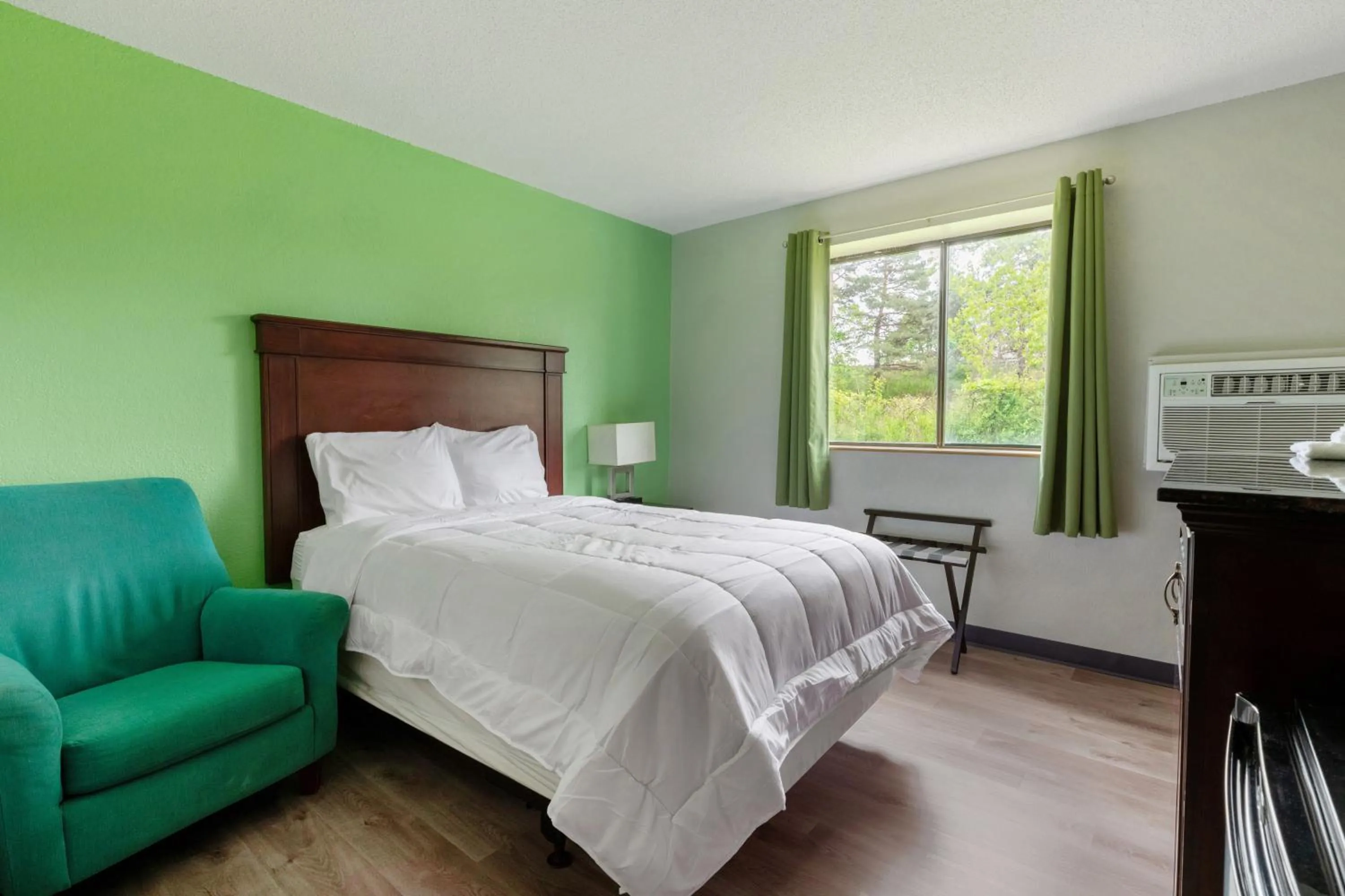 Bedroom, Bed in Super Inn by OYO Lansing MI