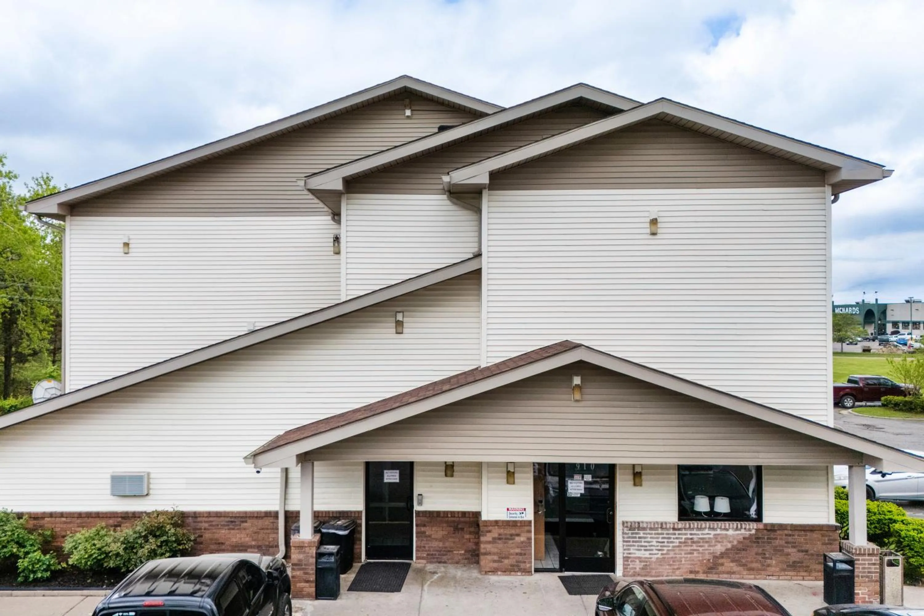 Property building in Super Inn by OYO Lansing MI