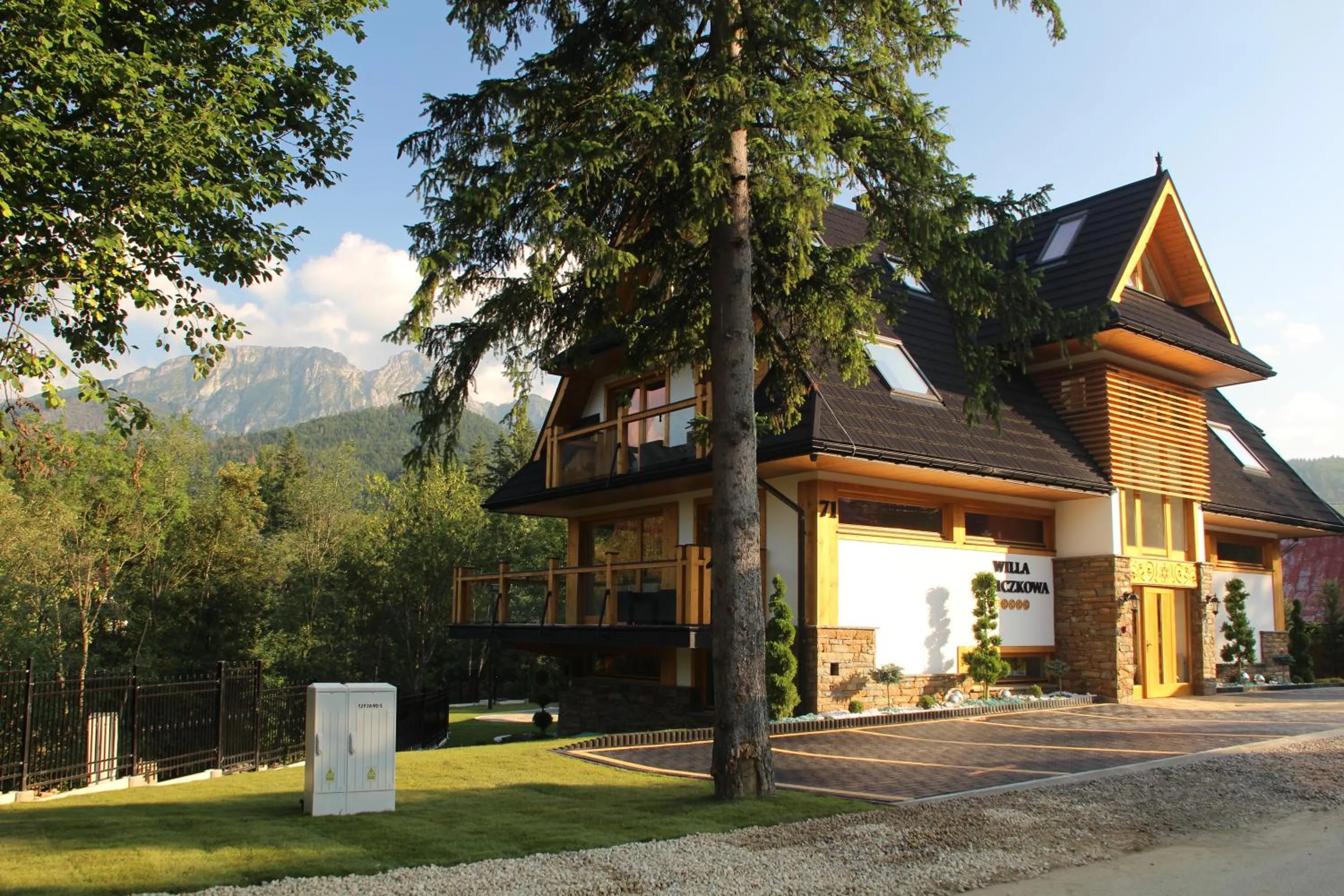 Facade/entrance in Rezydencja Sobiczkowa Apartamenty