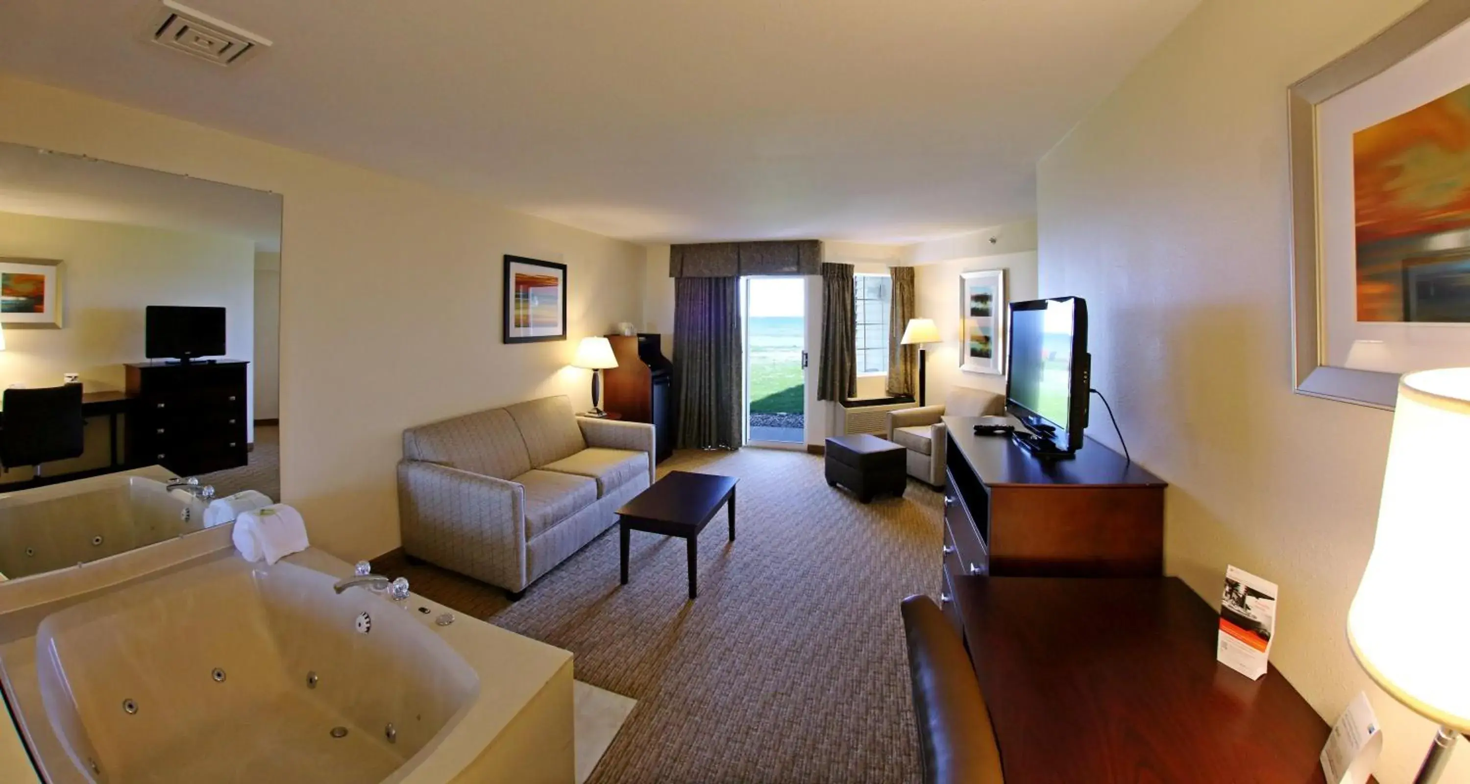 Standard King Room with Lake View in Holiday Inn Express St. Ignace-Lake Front by IHG Standard King Room with Lake View in Holiday Inn Express St. Ignace-Lake Front by IHG