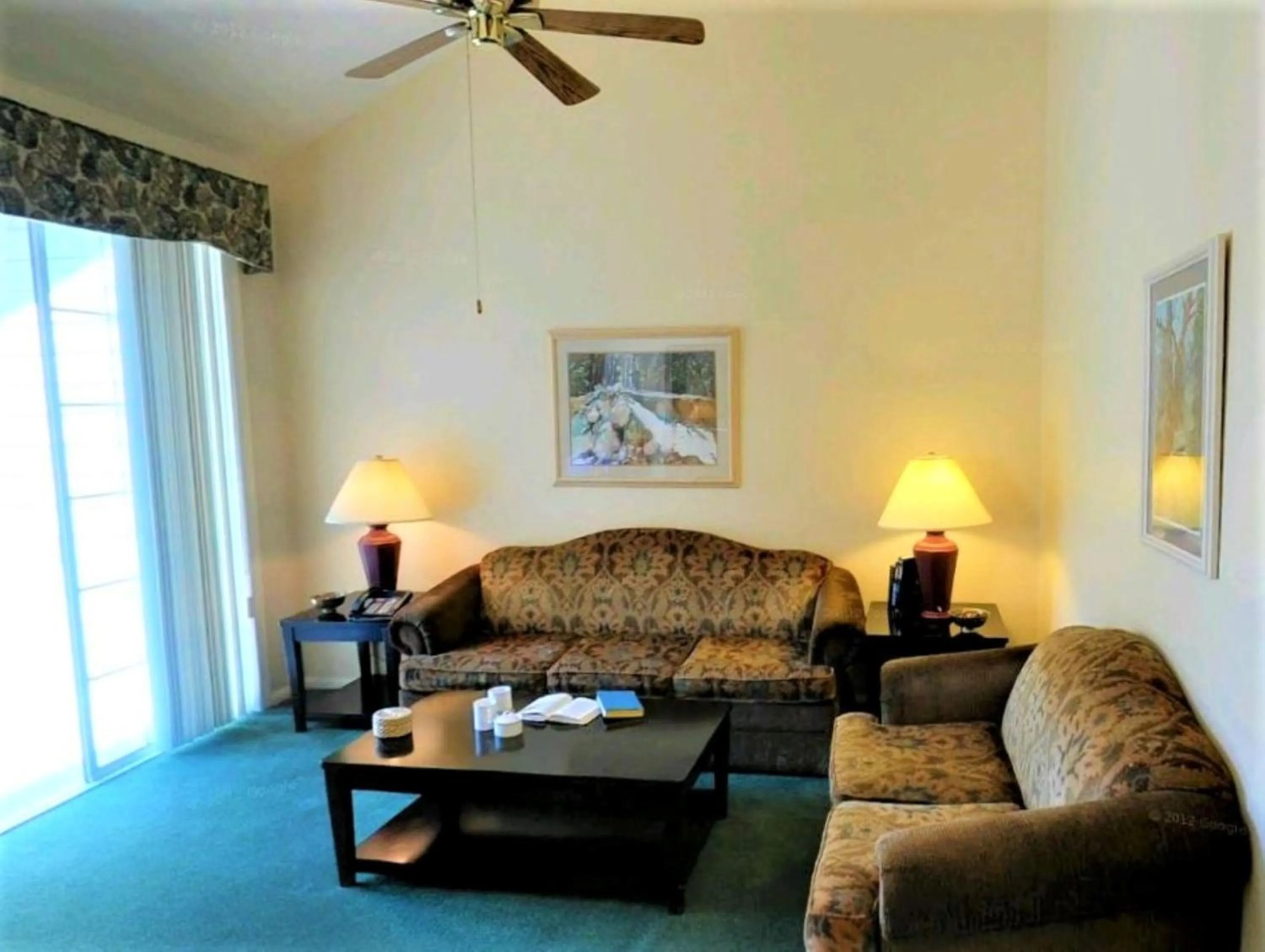 Living room in North Bay At Lake Arrowhead