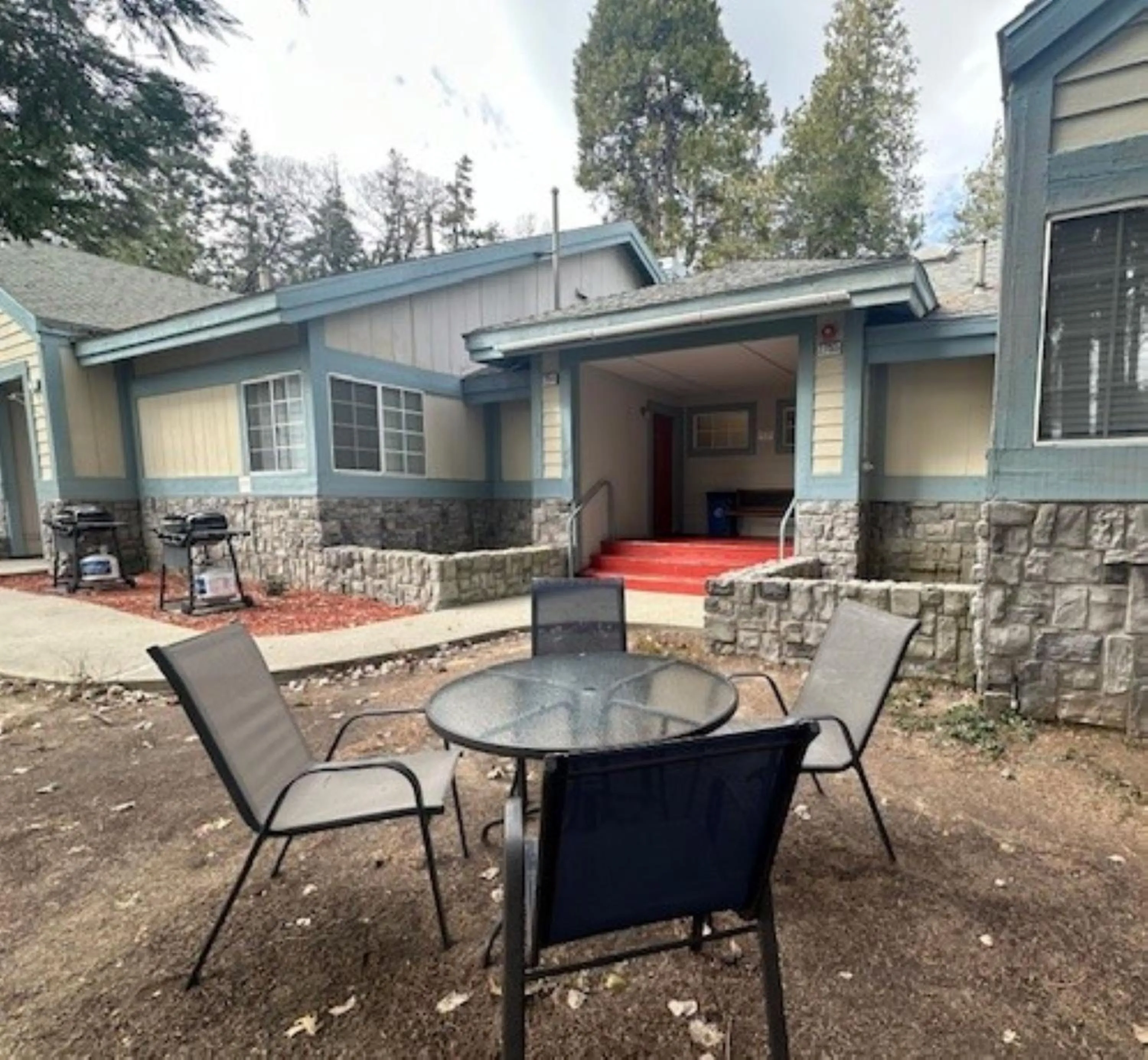 BBQ facilities in North Bay At Lake Arrowhead