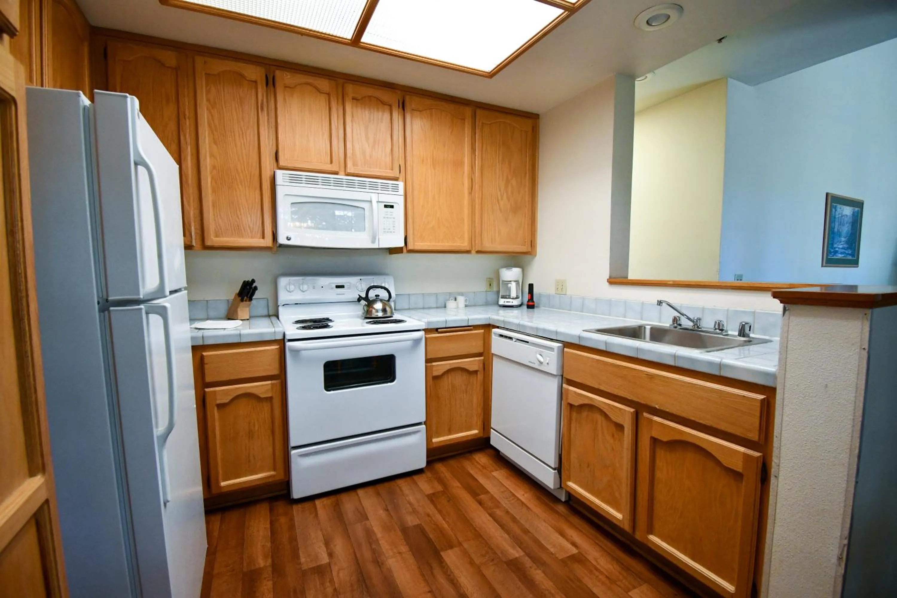 Kitchen or kitchenette in North Bay At Lake Arrowhead