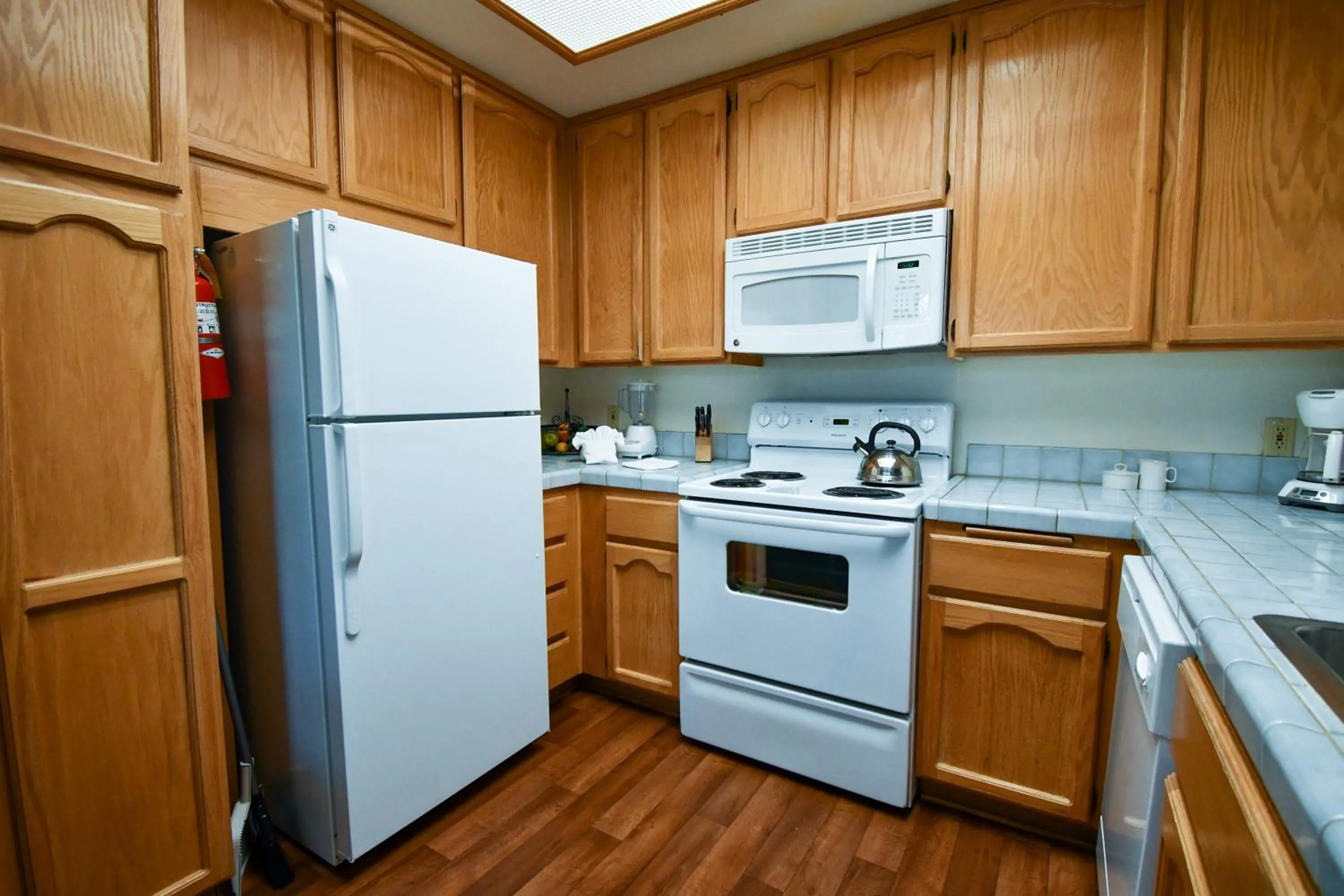 Kitchen or kitchenette in North Bay At Lake Arrowhead