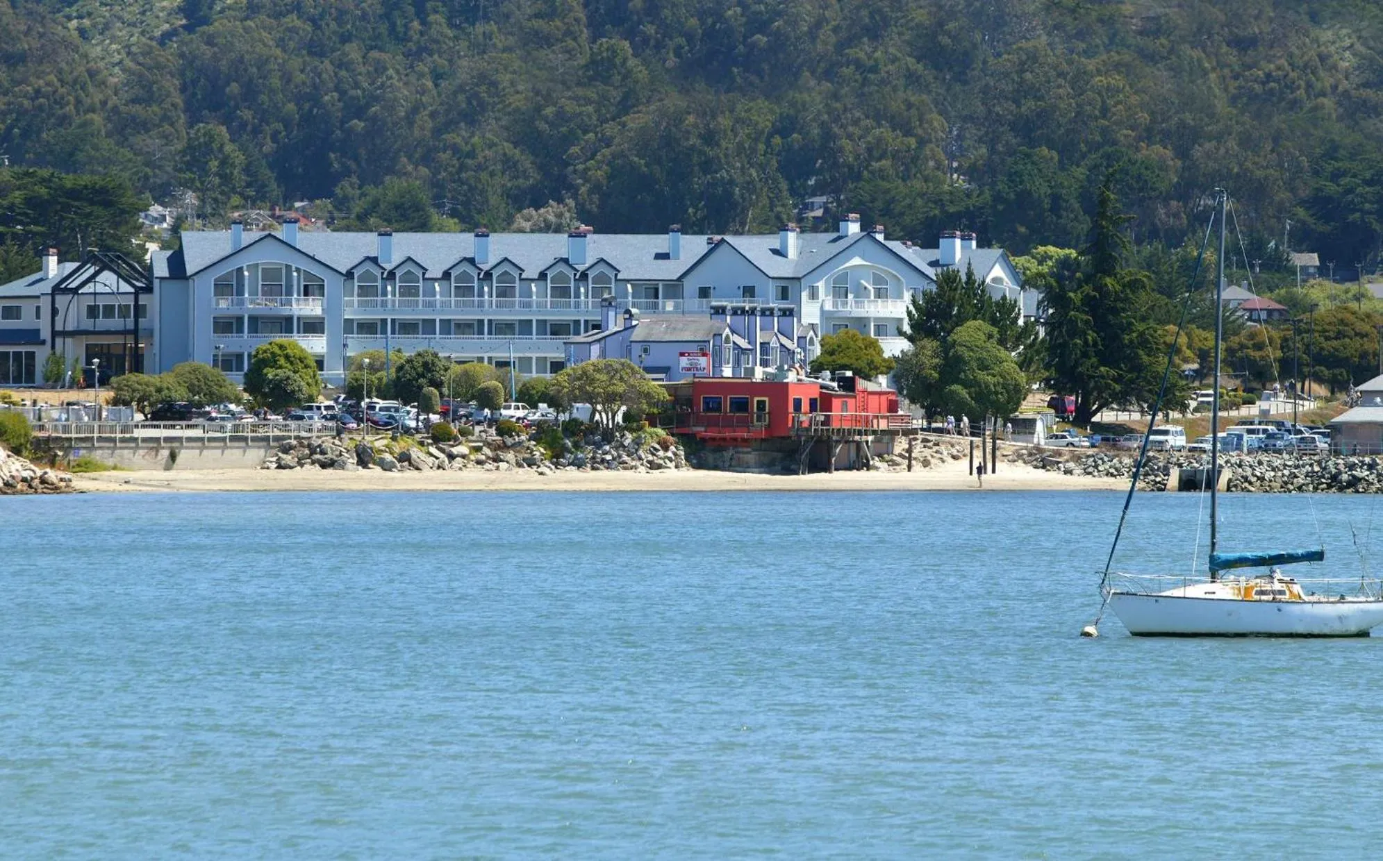 Property building in Oceano Hotel and Spa Half Moon Bay Harbor