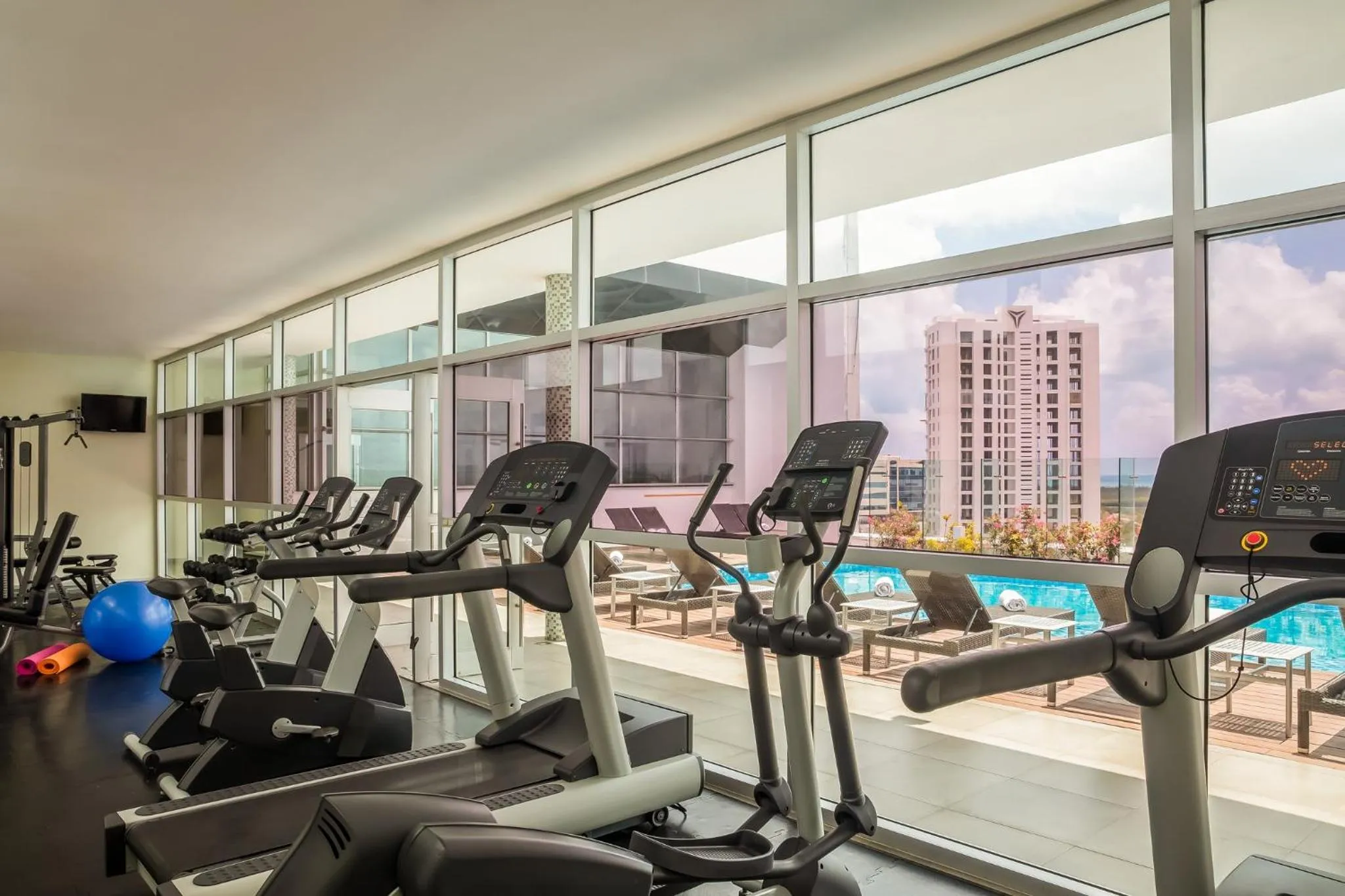 Fitness centre/facilities in Fiesta Inn Cancun Las Americas