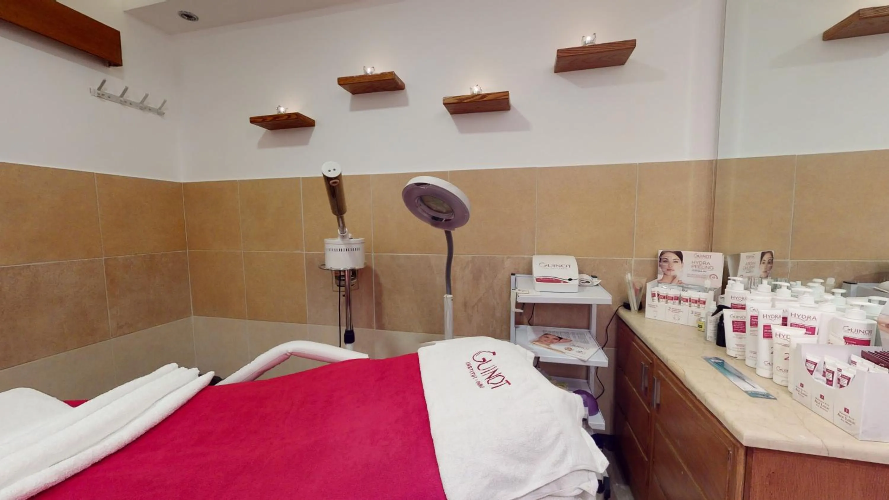 Spa and wellness centre/facilities, Bed in Ayass Hotel