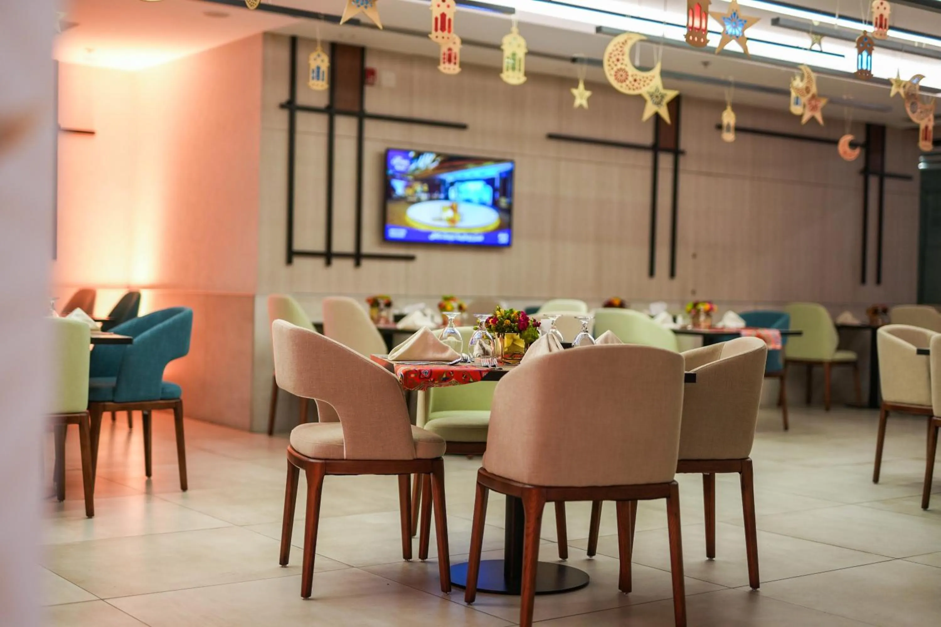 Restaurant/places to eat in Ayass Hotel