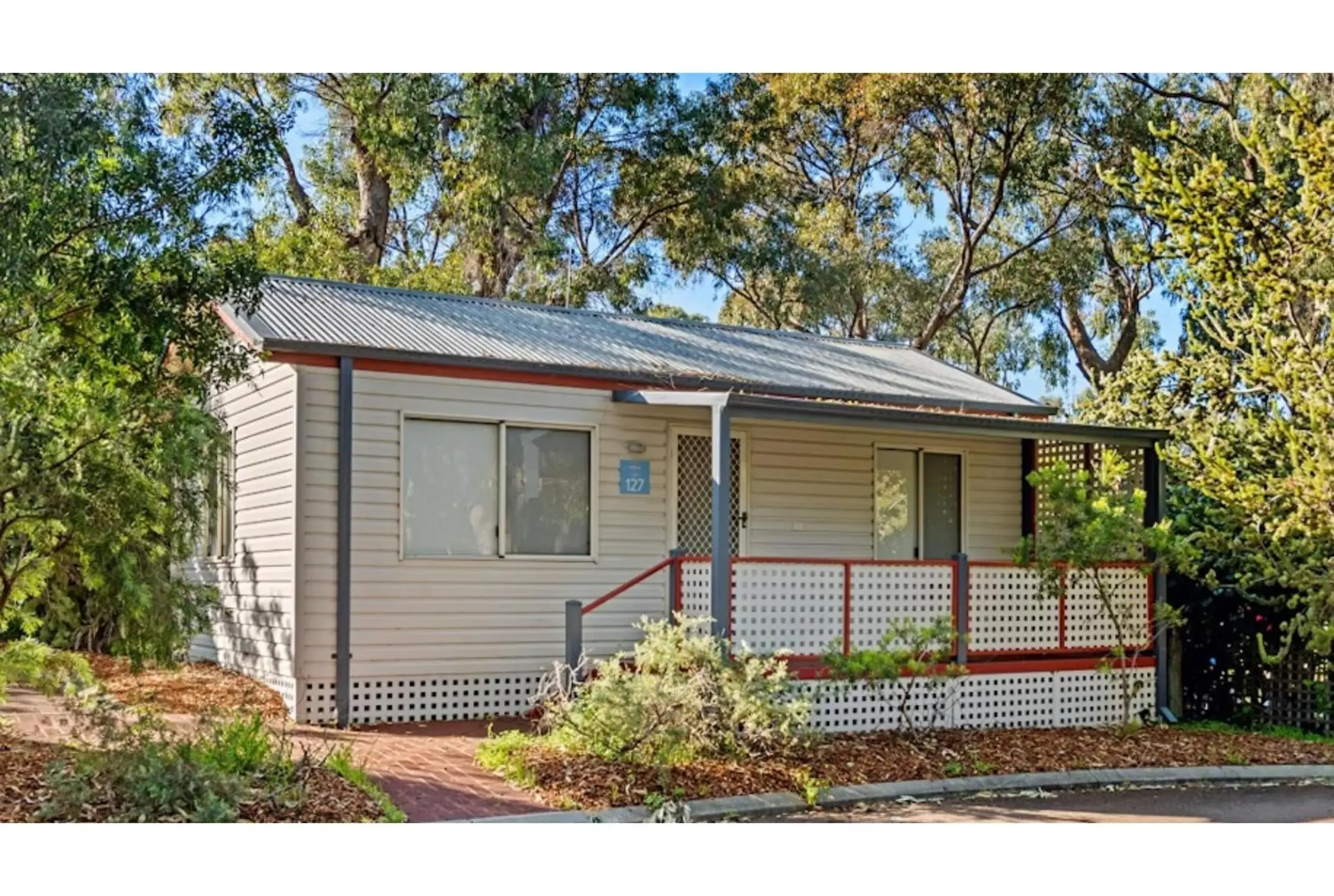 Standard 1 Bedroom Cabin in Discovery Parks - Woodman Point Standard 1 Bedroom Cabin in Discovery Parks - Woodman Point