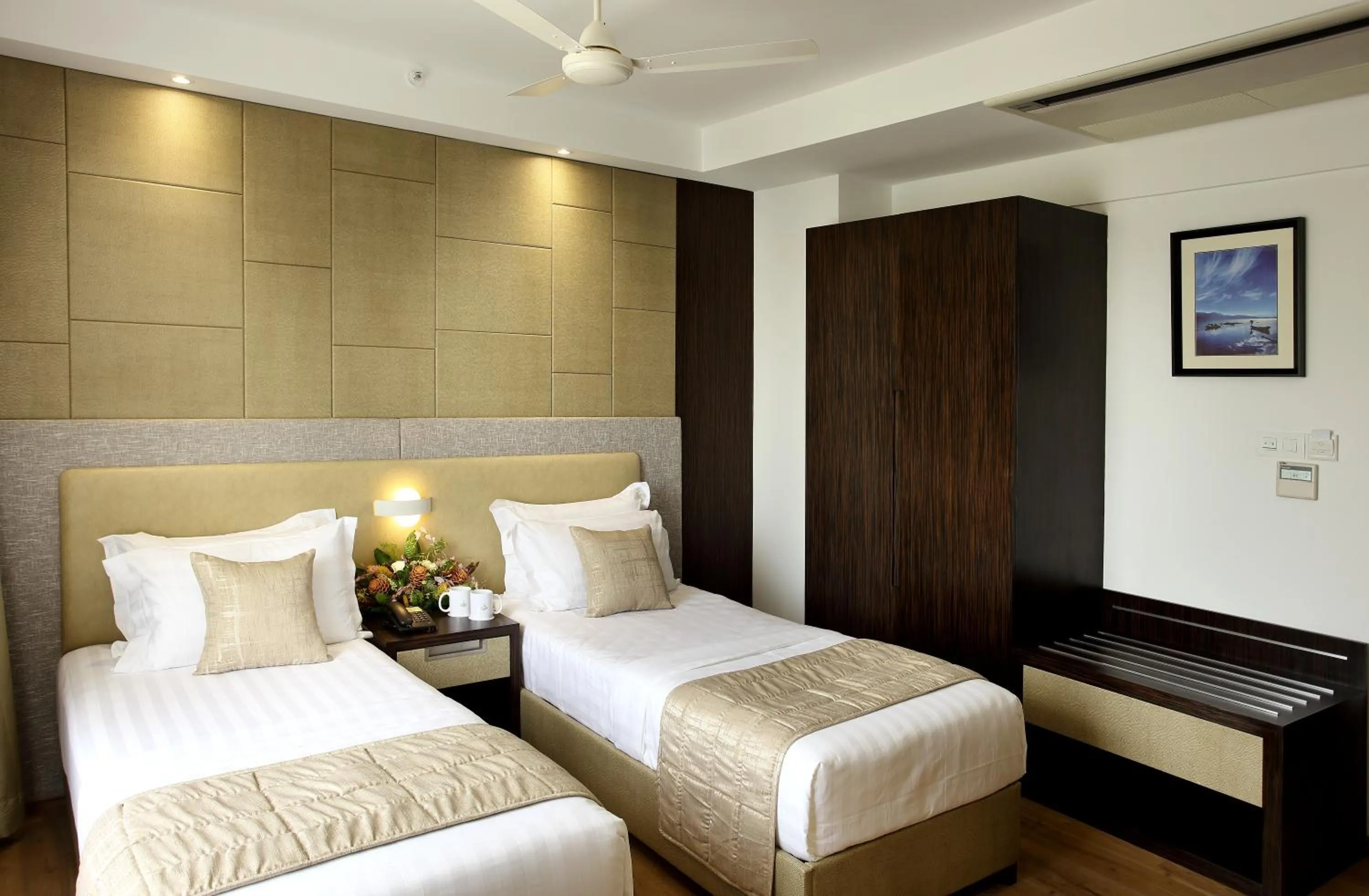 Bed in Sugar Business Hotel