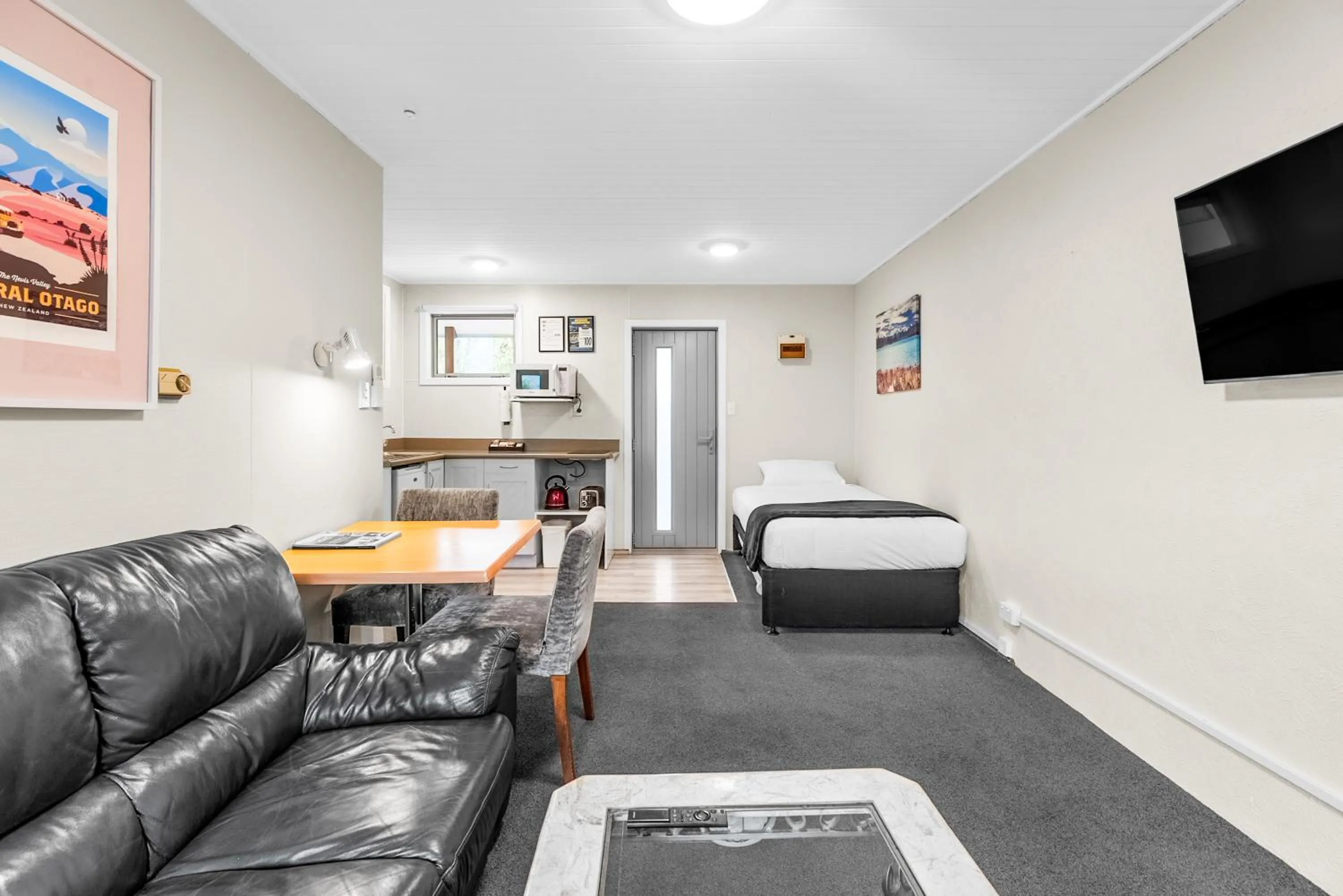 Kitchen or kitchenette in ASURE Brookvale Motel