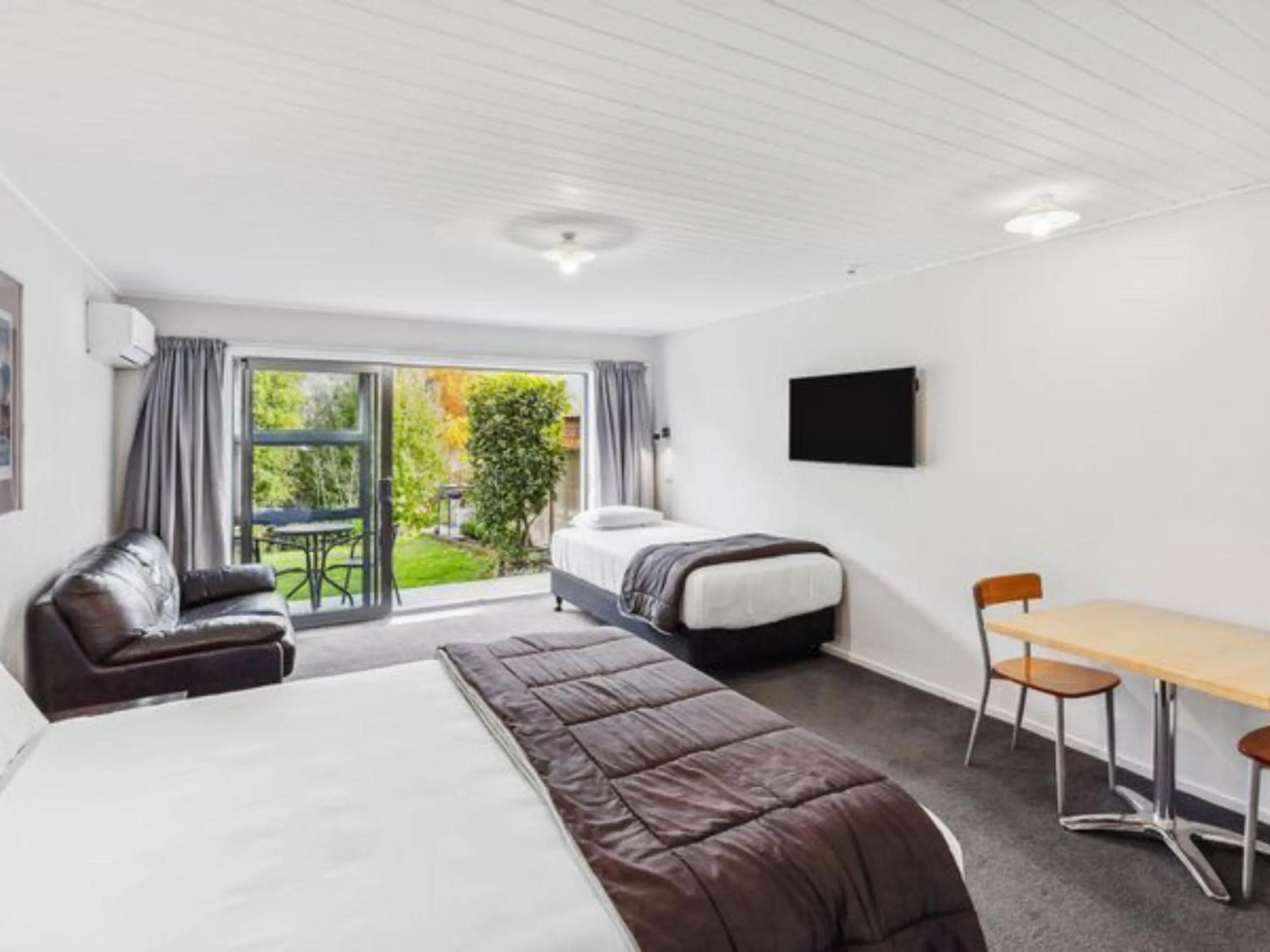 Bedroom, Bed in ASURE Brookvale Motel