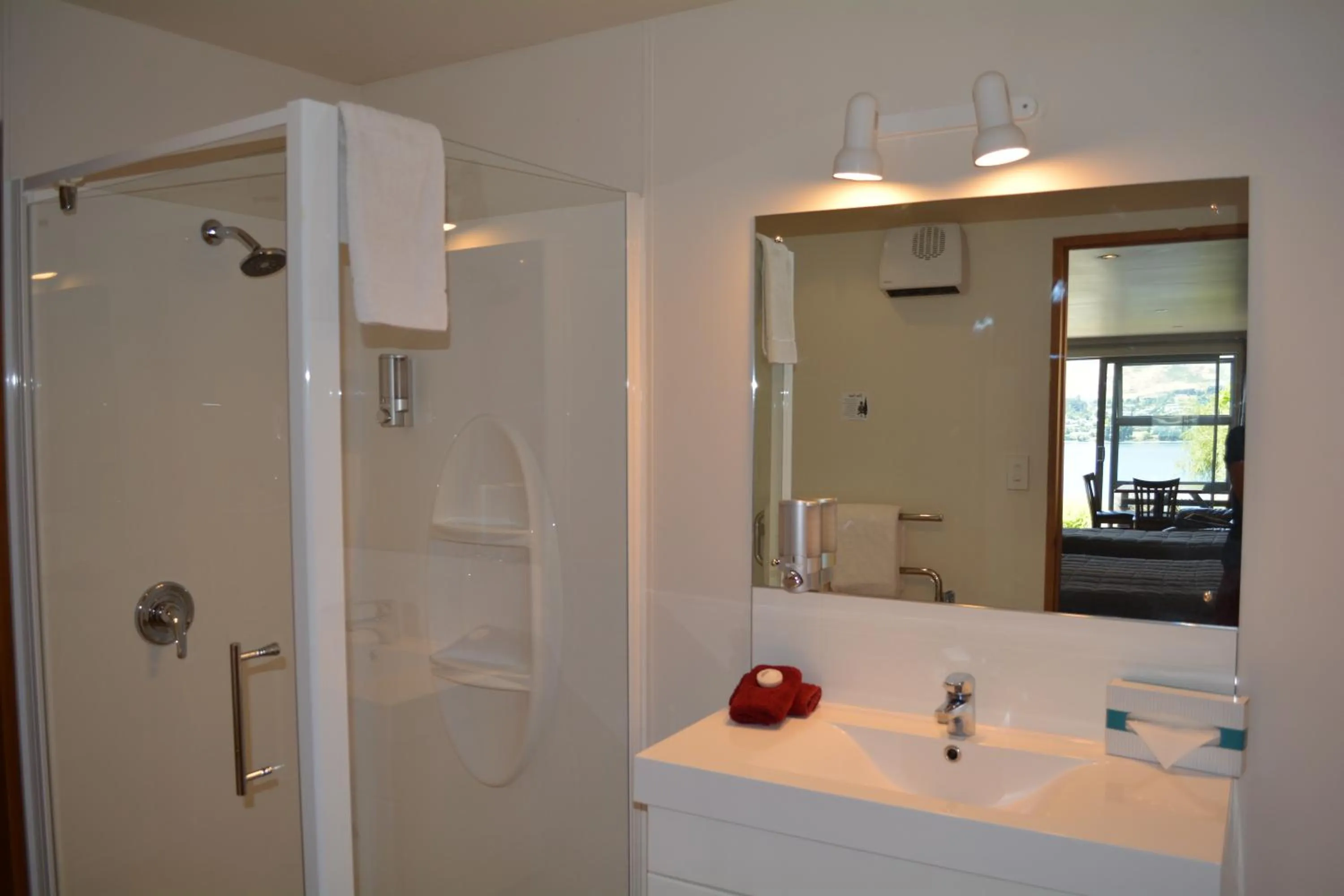 Bathroom in Lakeview Motel