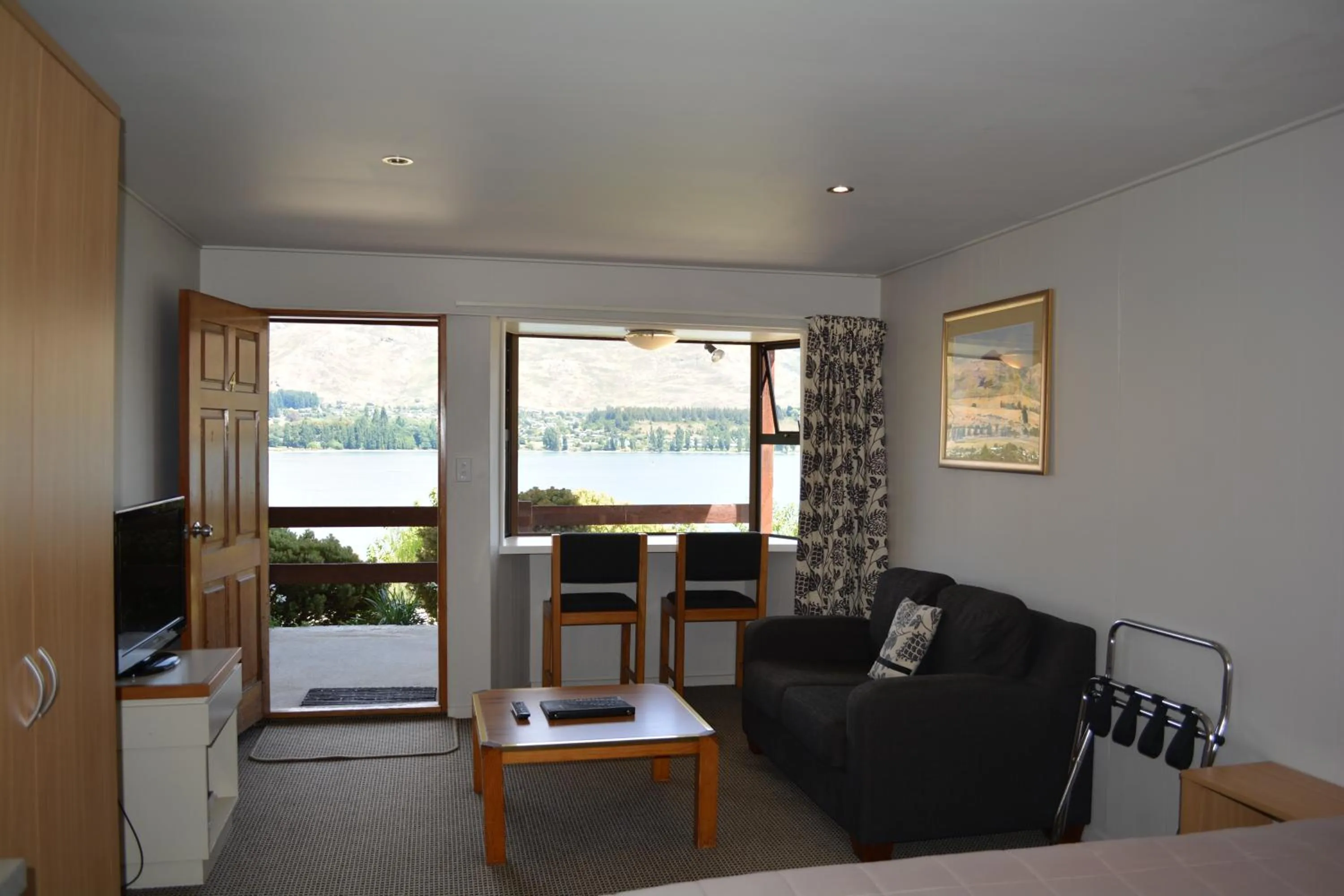 Living room, Seating Area in Lakeview Motel